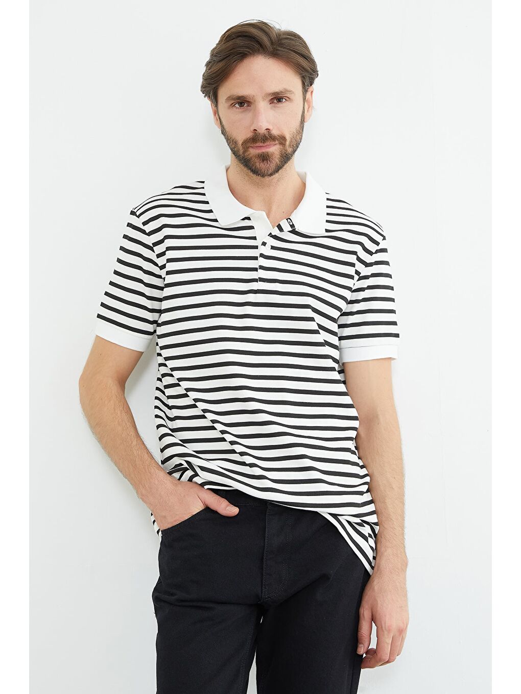 Siyah Çizgili Polo Yaka Yarım Düğmeli Tişört-3
