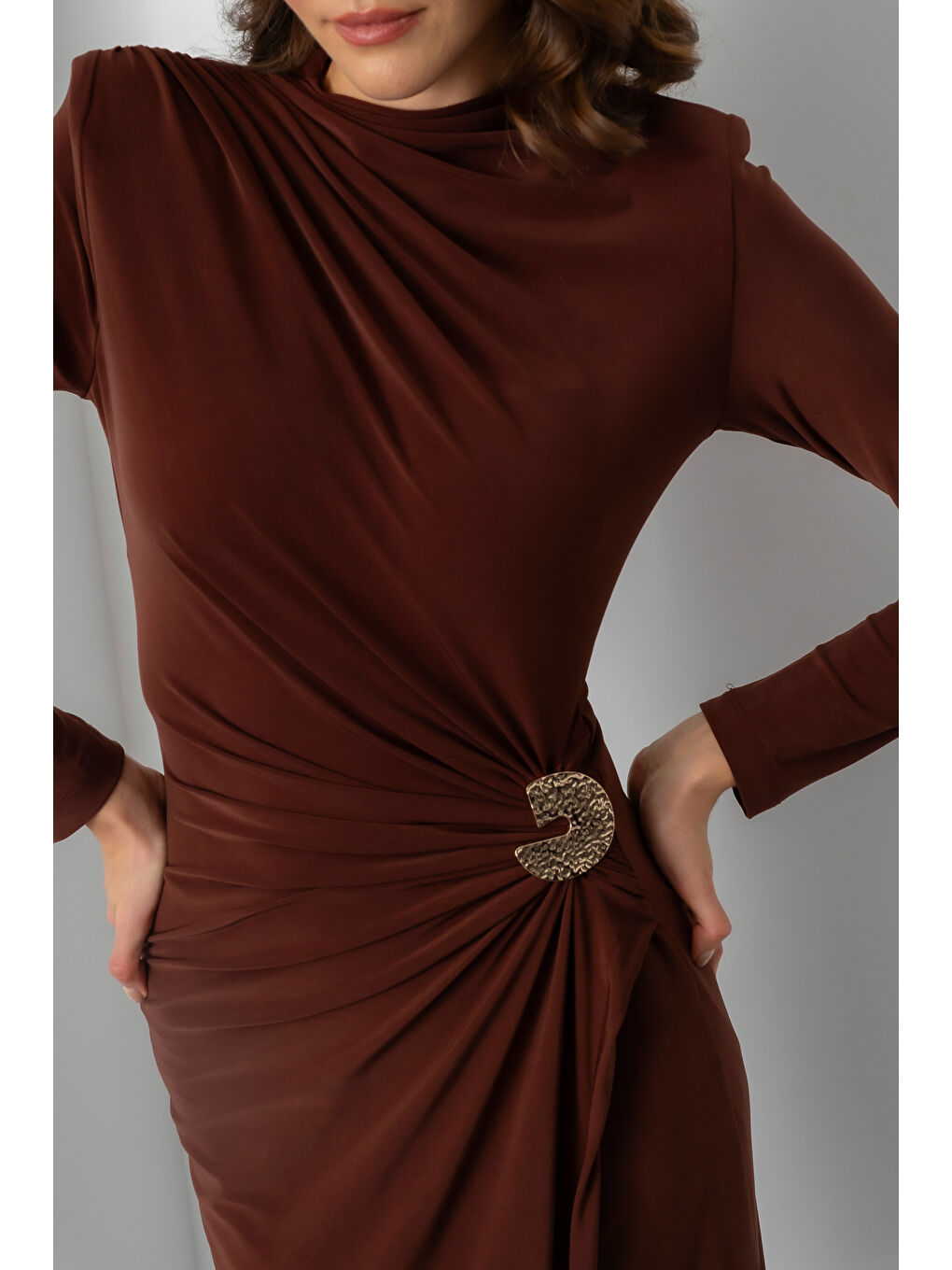 Kadın Kahverengi Aksesuar Detay Midi Elbise-3