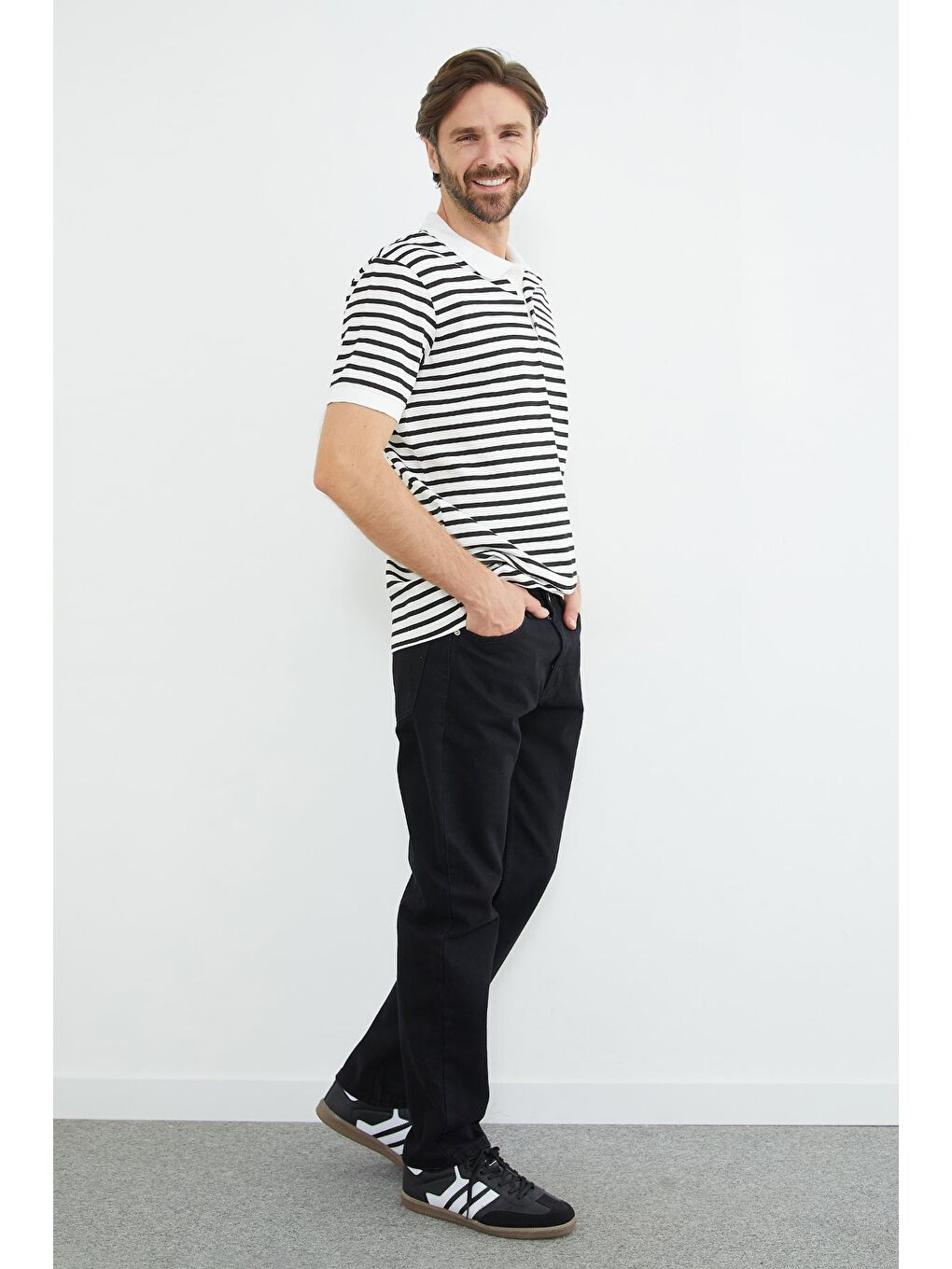 Siyah Çizgili Polo Yaka Yarım Düğmeli Tişört-4