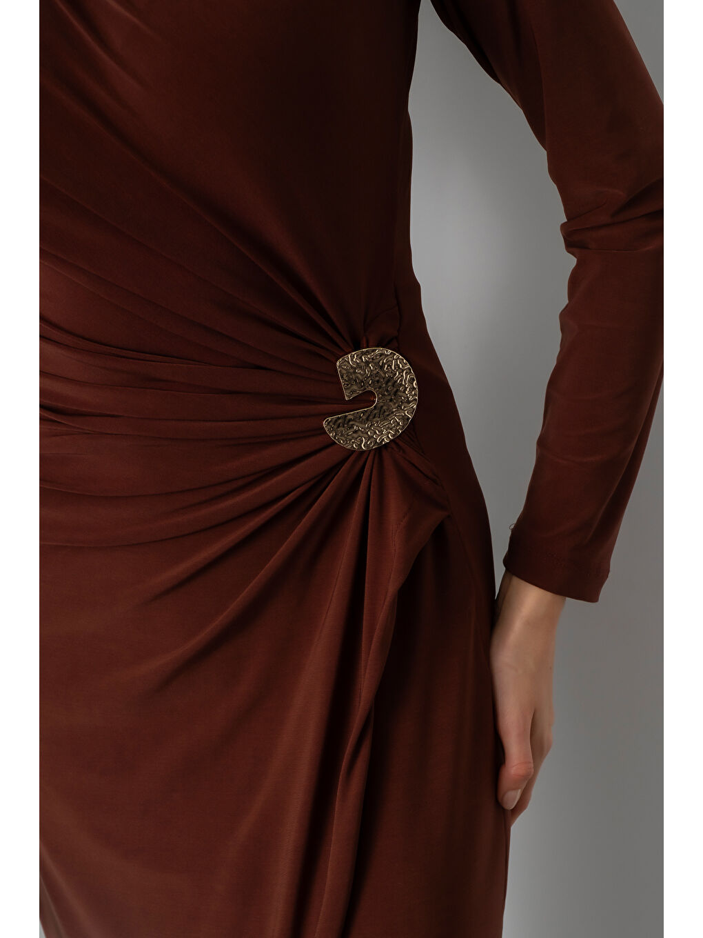 Kadın Kahverengi Aksesuar Detay Midi Elbise-4