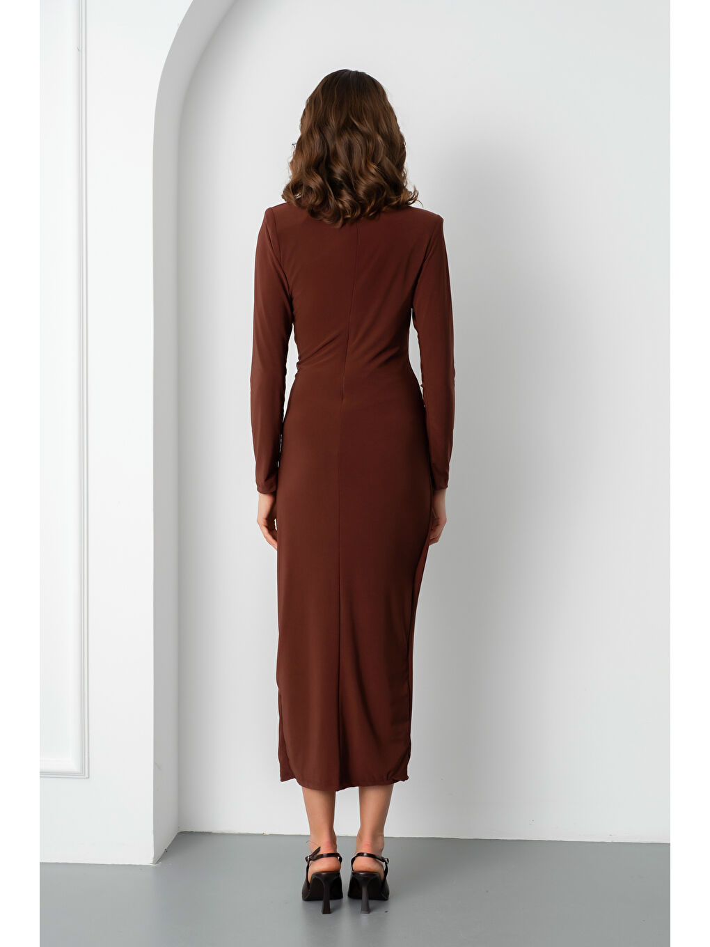 Kadın Kahverengi Aksesuar Detay Midi Elbise-5
