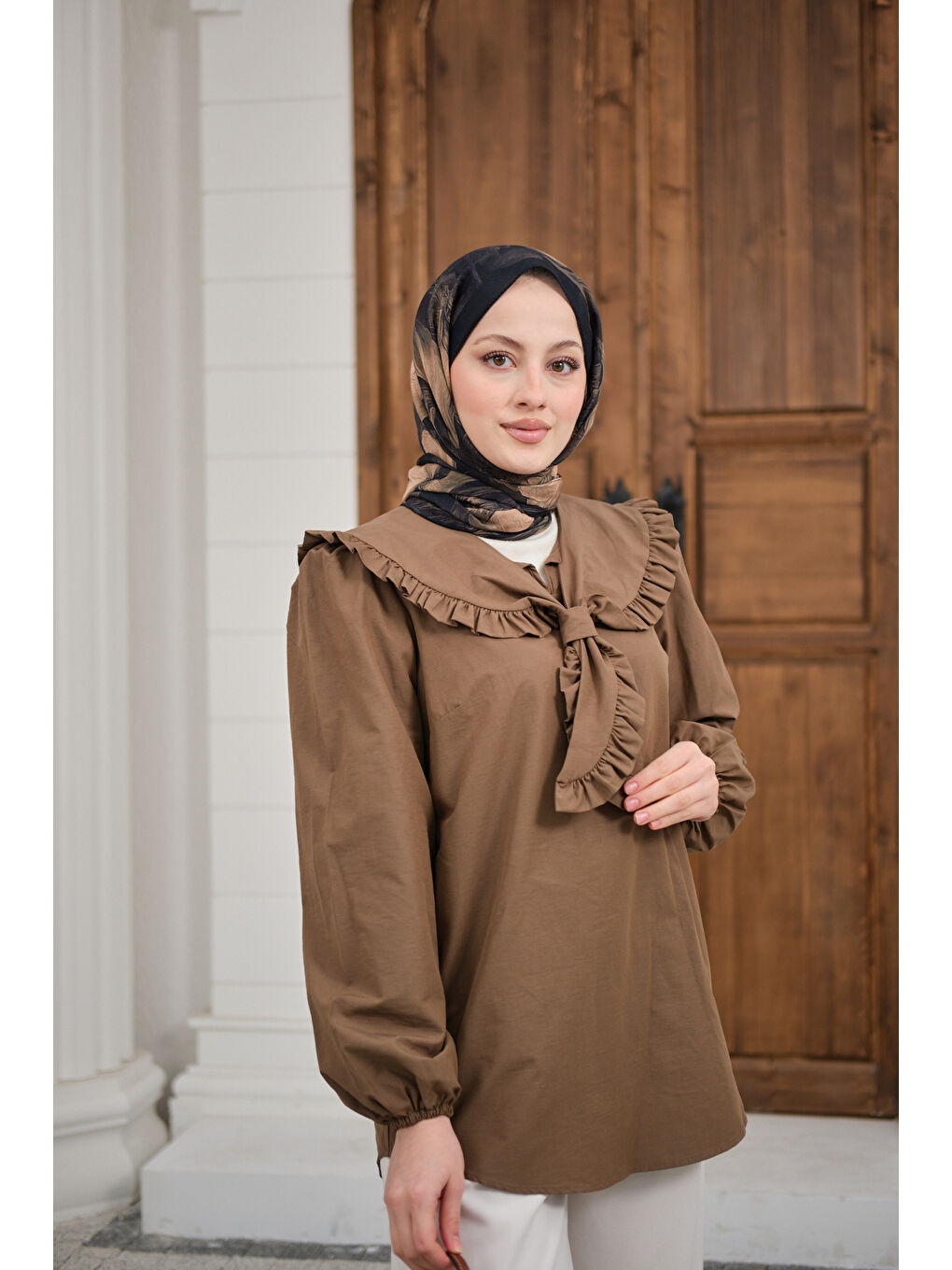 Kadın Yakası Fırfırlı Basic Gömlek Kahverengi-1