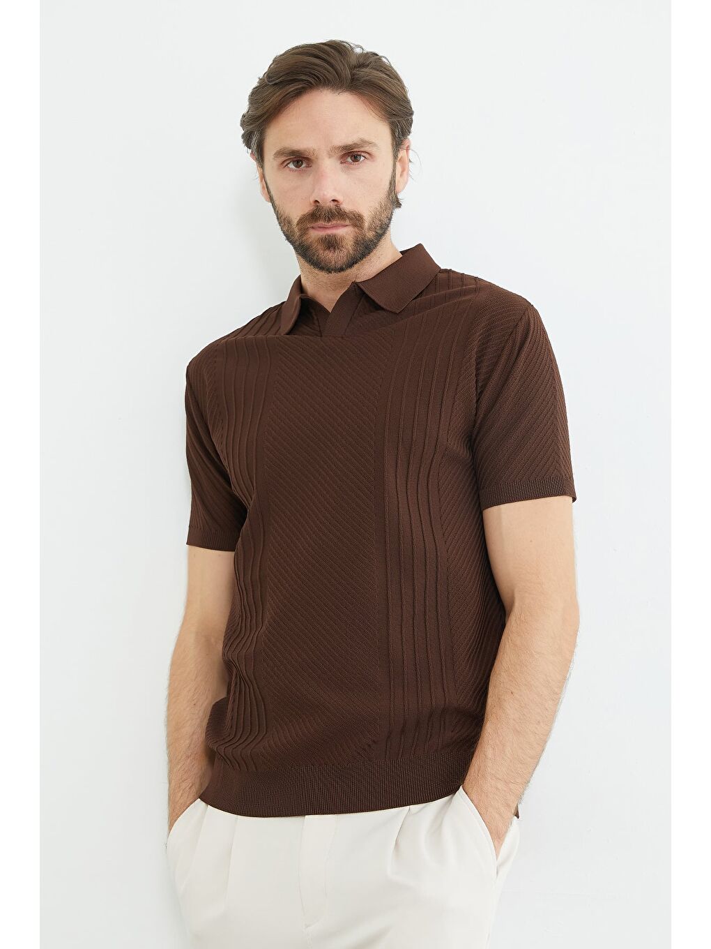 Kahverengi Fitilli Apaş Yaka Triko Tişört-3