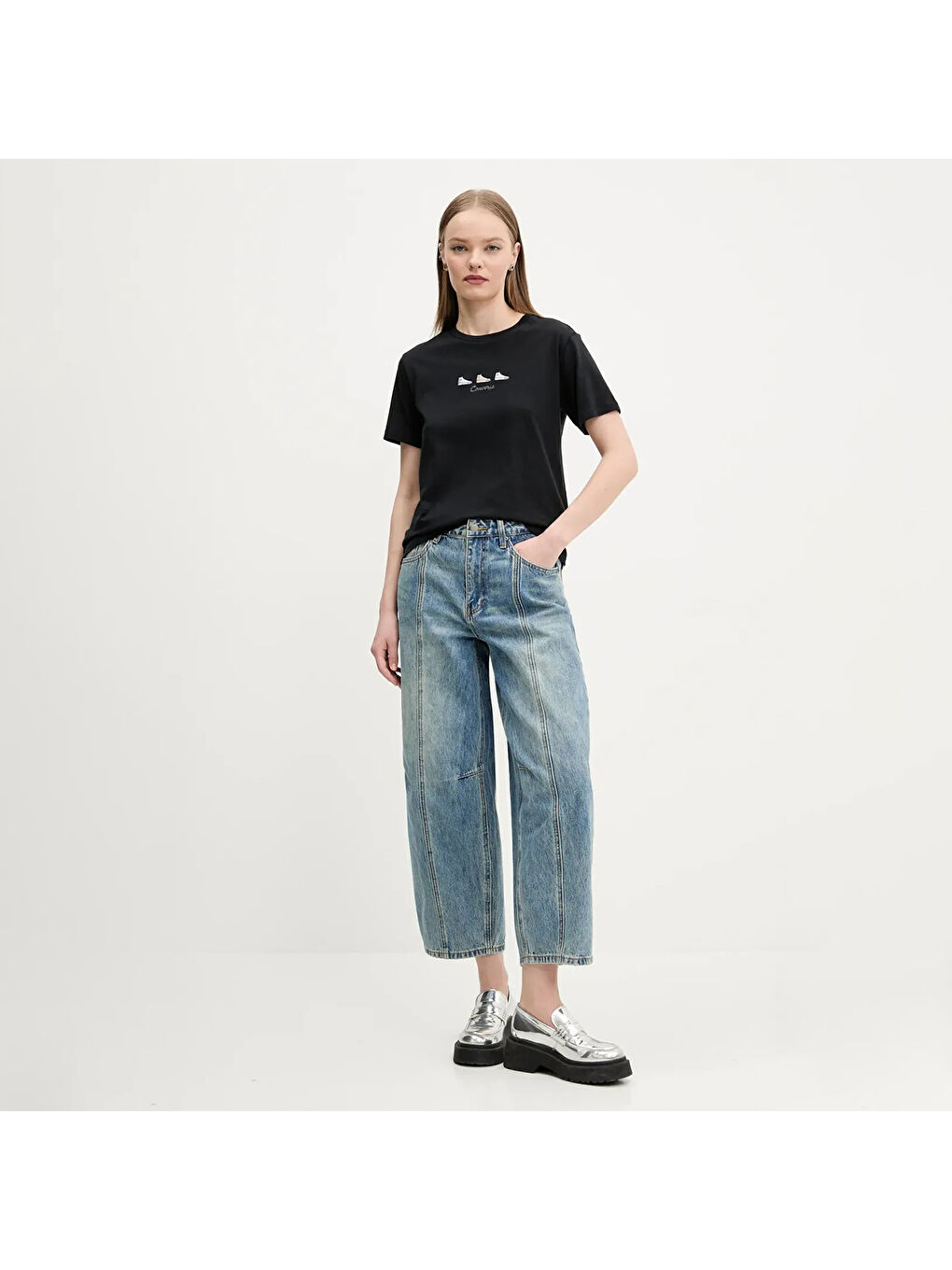 High Tops Kadın Siyah Yuvarlak Yaka Tişört-1