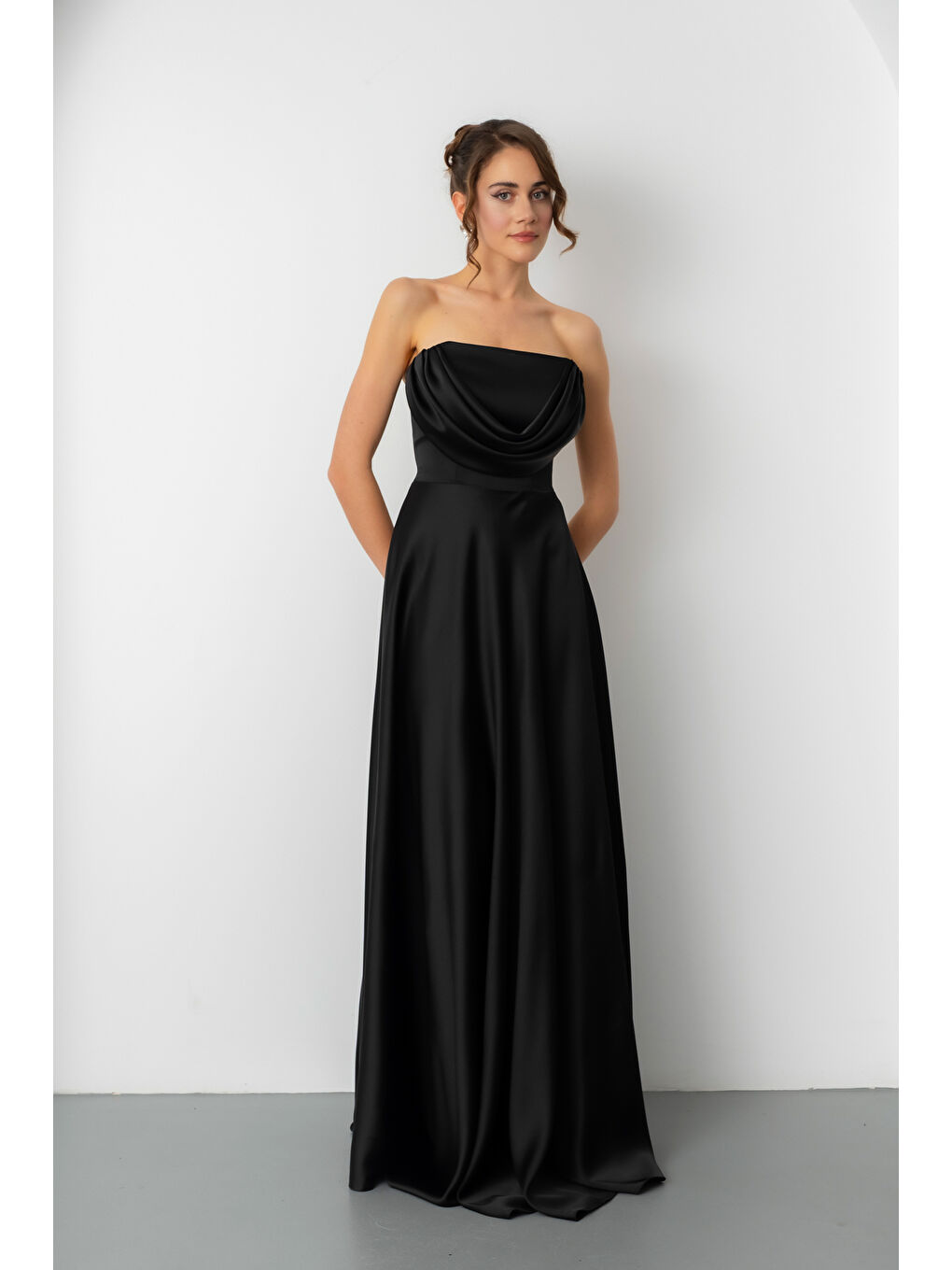 Kadın Siyah Degaje Yaka Uzun Straplez Abiye-1