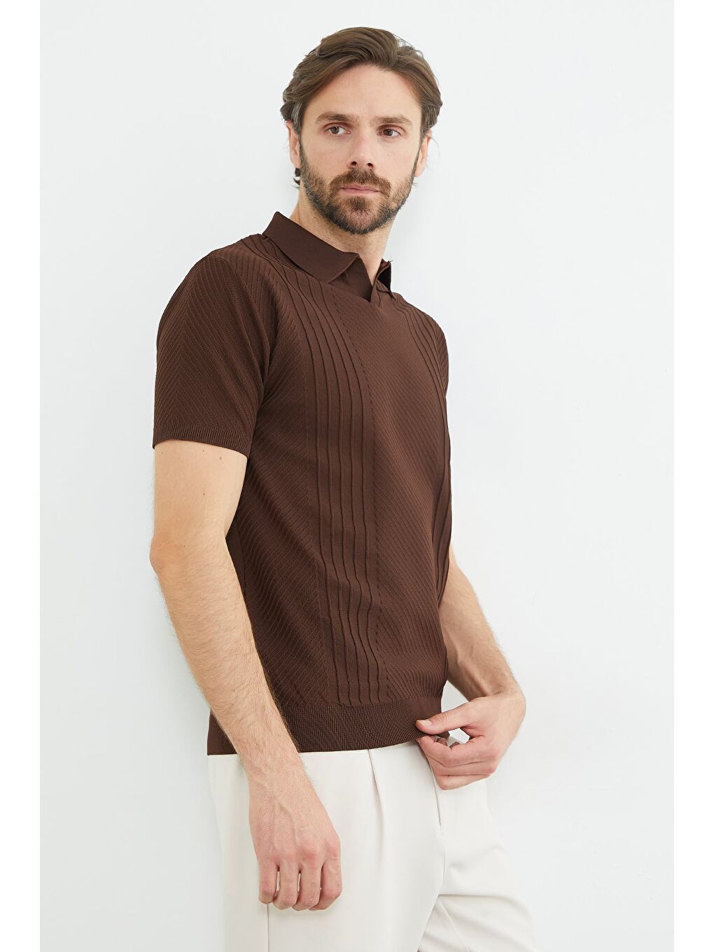 Kahverengi Fitilli Apaş Yaka Triko Tişört-4