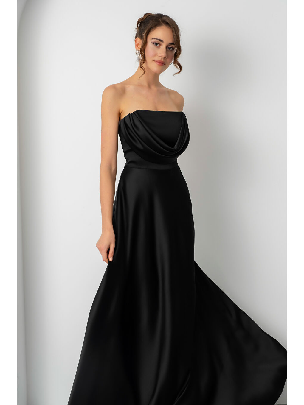 Kadın Siyah Degaje Yaka Uzun Straplez Abiye-2