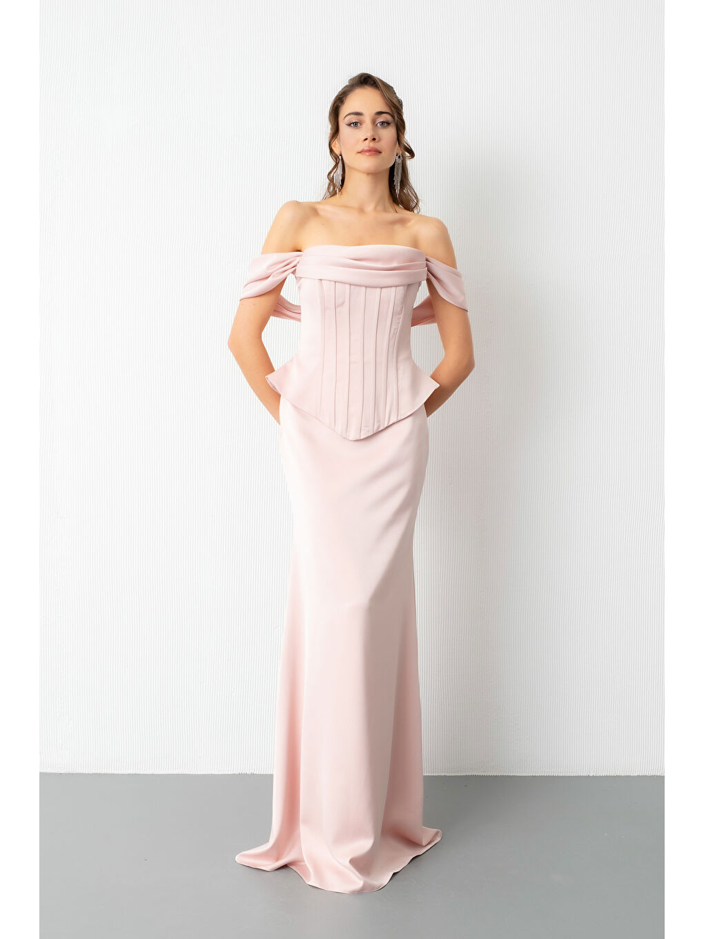 Pembe Kadın Pudra Kayık Yaka Balenli Peplum Kesim Saten Abiye Elbise