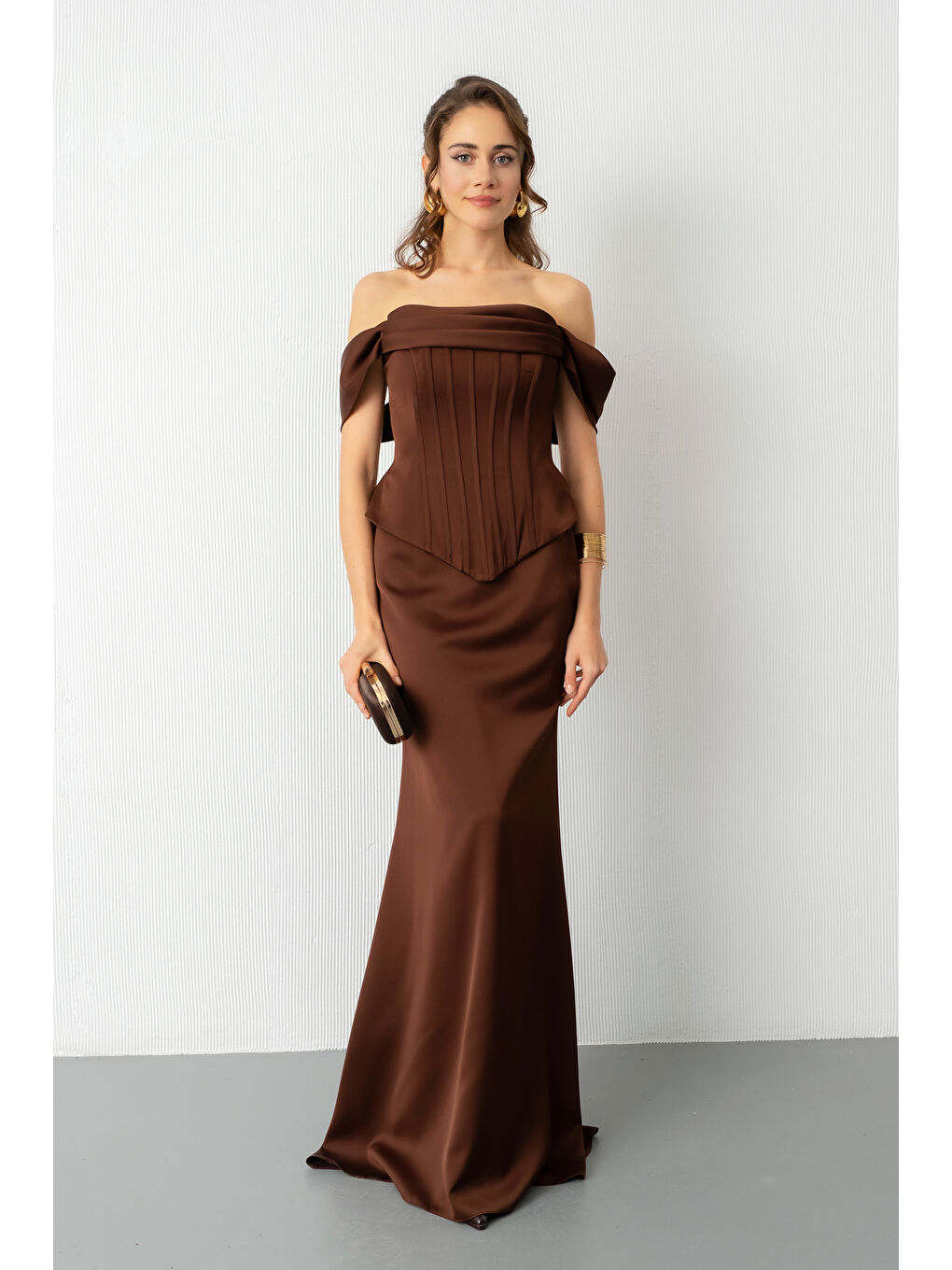 Kadın Kahverengi Kayık Yaka Balenli Peplum Kesim Saten Abiye Elbise