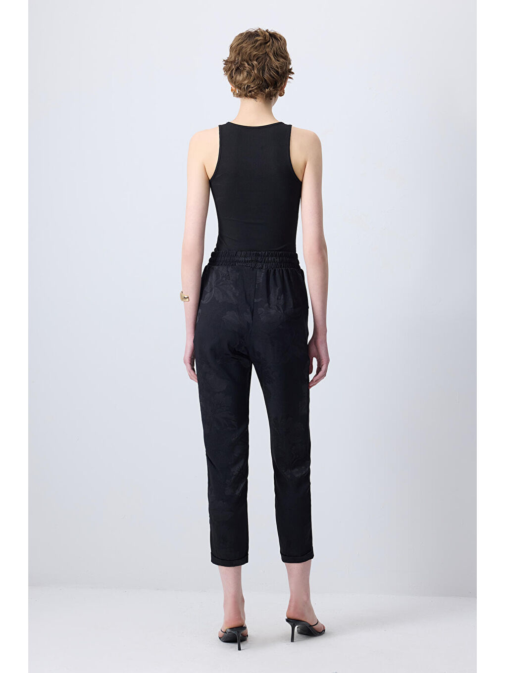 Siyah Beli Lastikli Jakarlı Pantolon-3