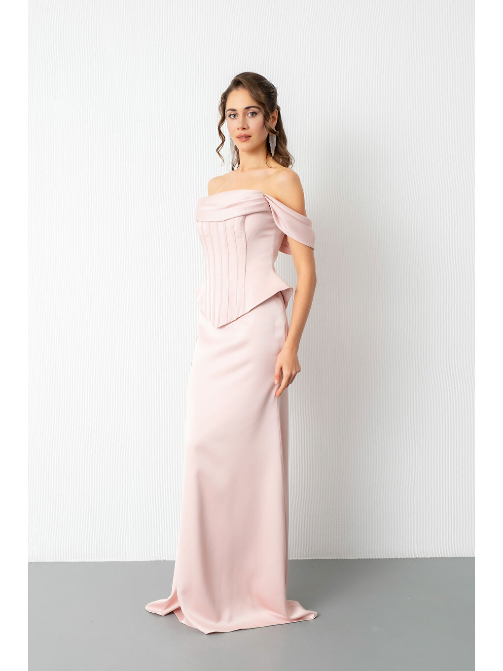 Pembe Kadın Pudra Kayık Yaka Balenli Peplum Kesim Saten Abiye Elbise-1