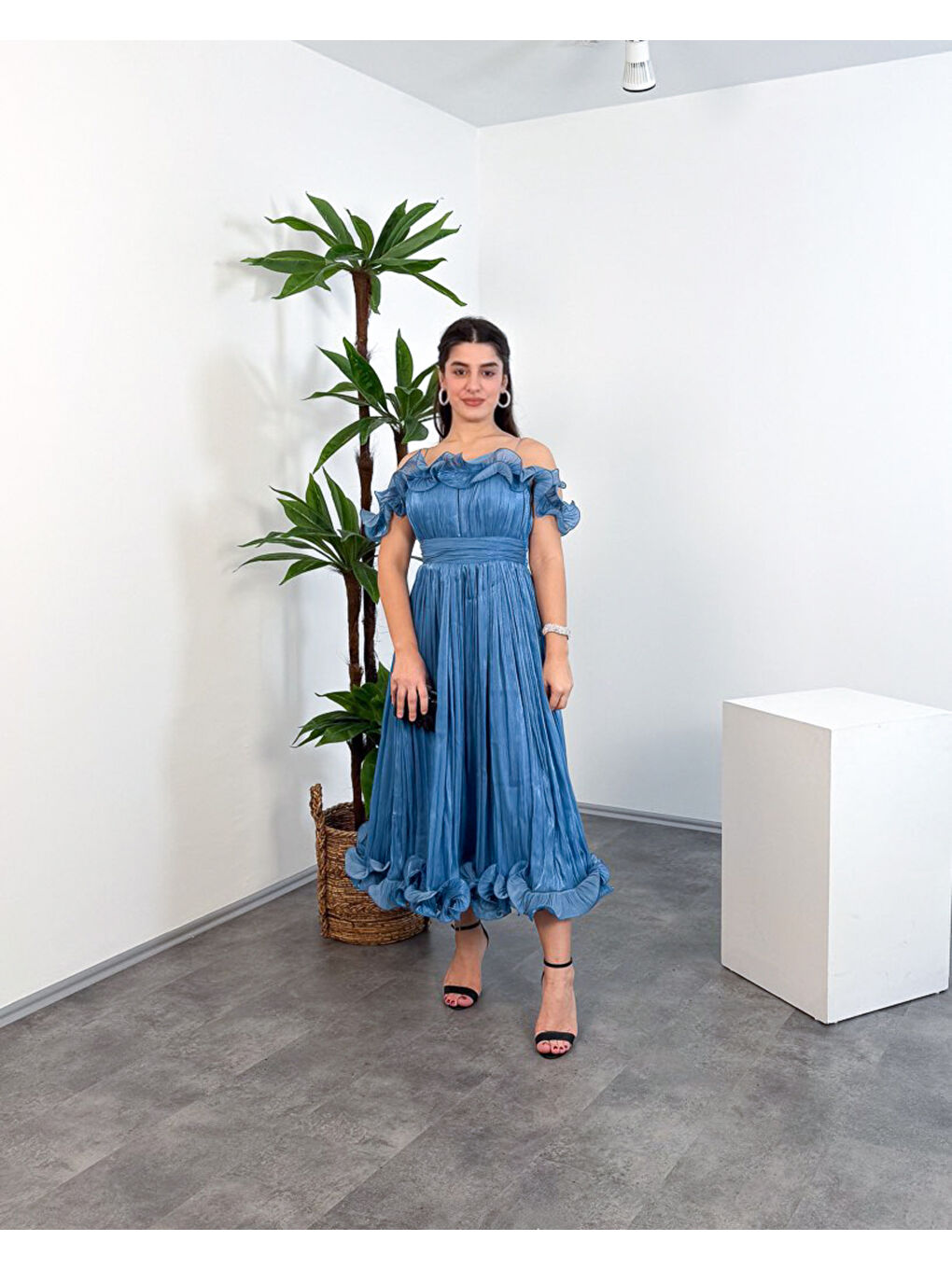 Beyaz İp Askılı Midi Elbise – Ön Pencere Detaylı-2