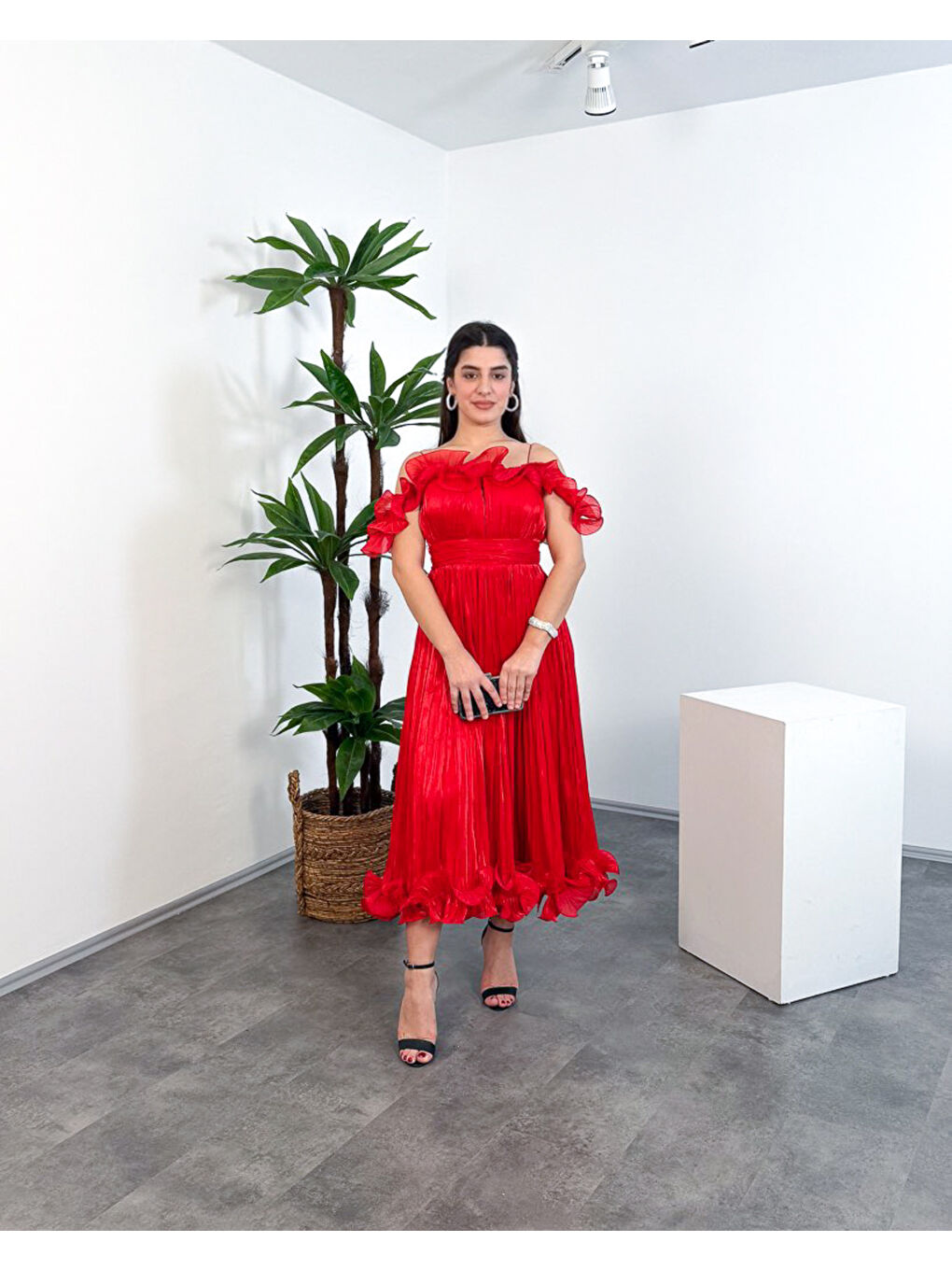 Beyaz İp Askılı Midi Elbise – Ön Pencere Detaylı-3