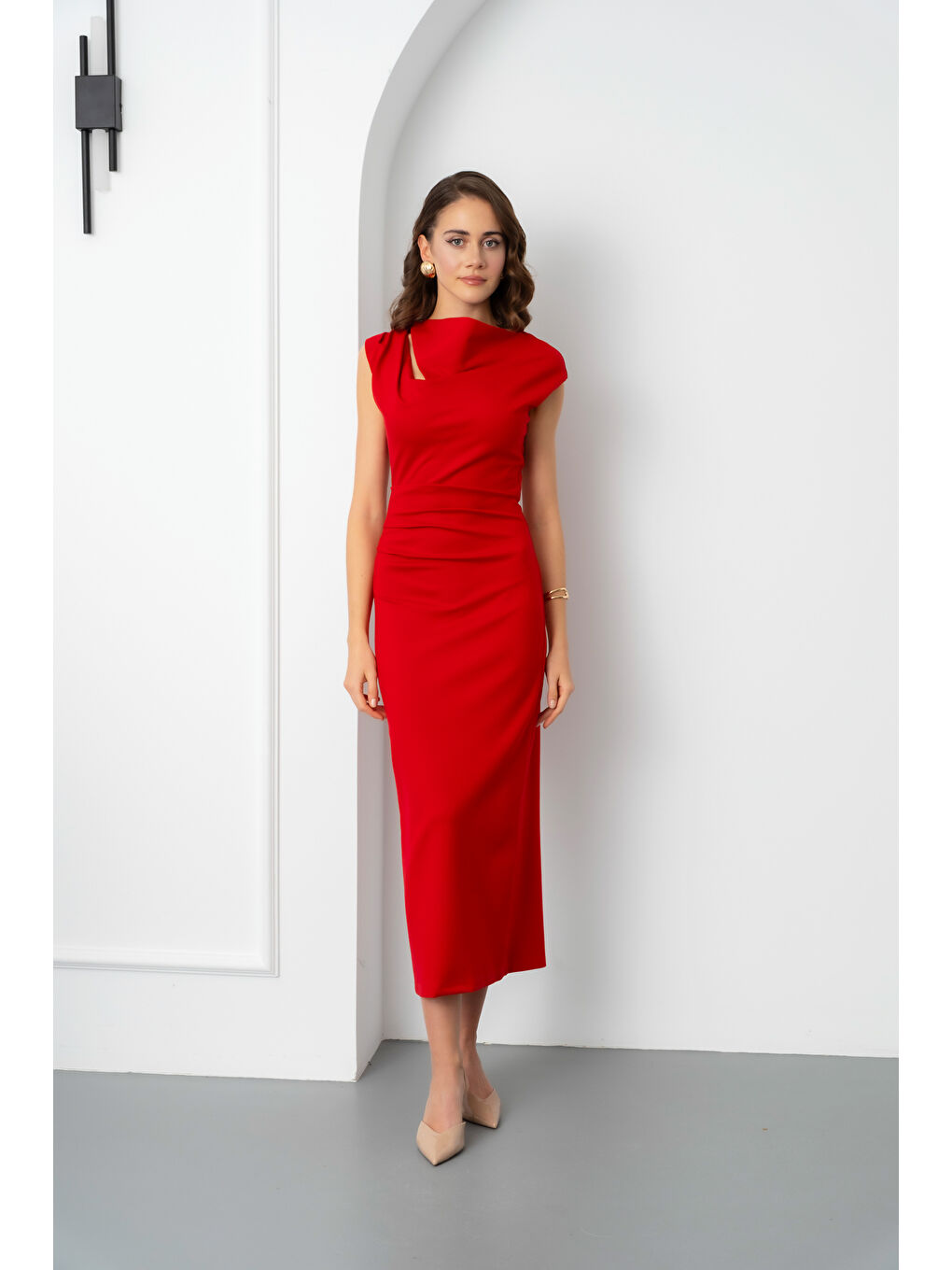 Kadın Kırmızı Yaka Detay Midi Davet Elbisesi
