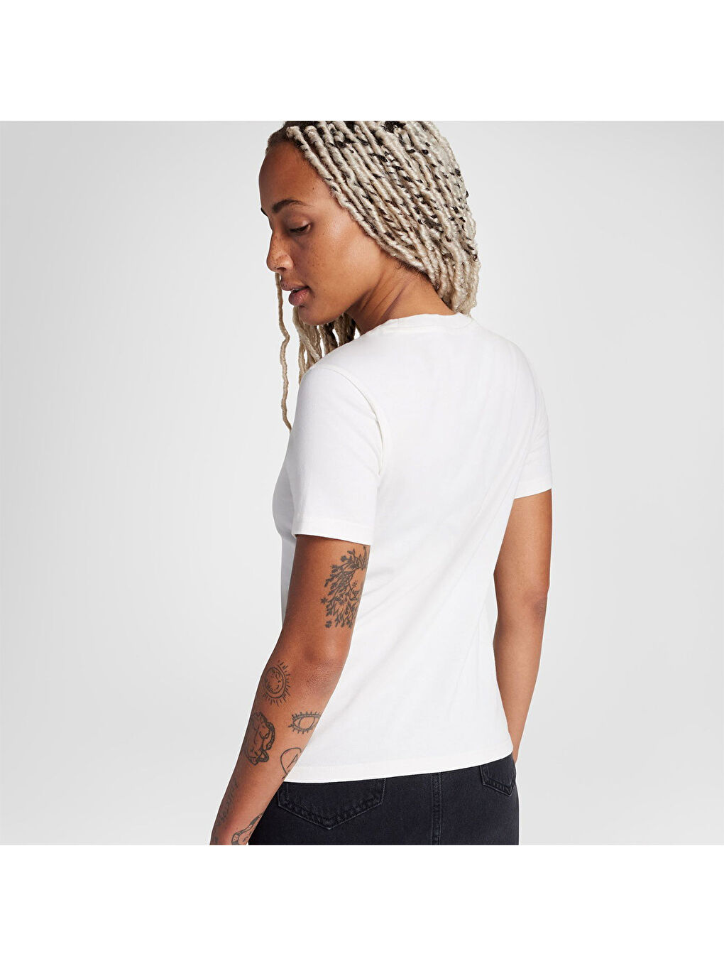 High Tops Kadın Beyaz Yuvarlak Yaka Tişört-1