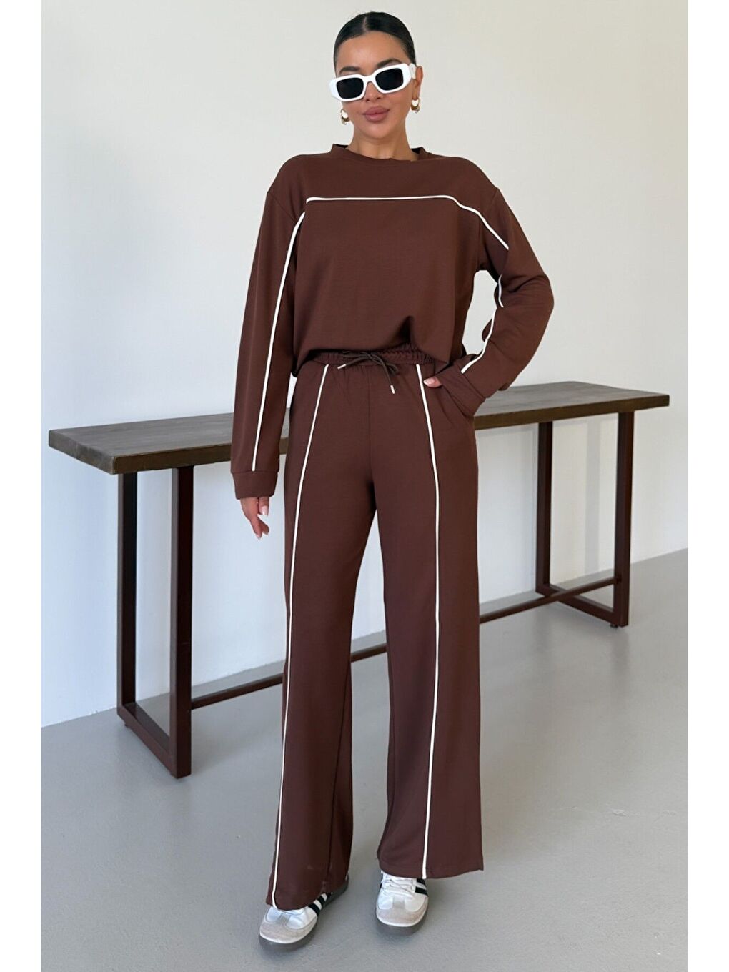 Kadın Kahverengi İnce Beyaz Biye Çizgi Detaylı Bisiklet Yaka Alt-Üst Takım-2