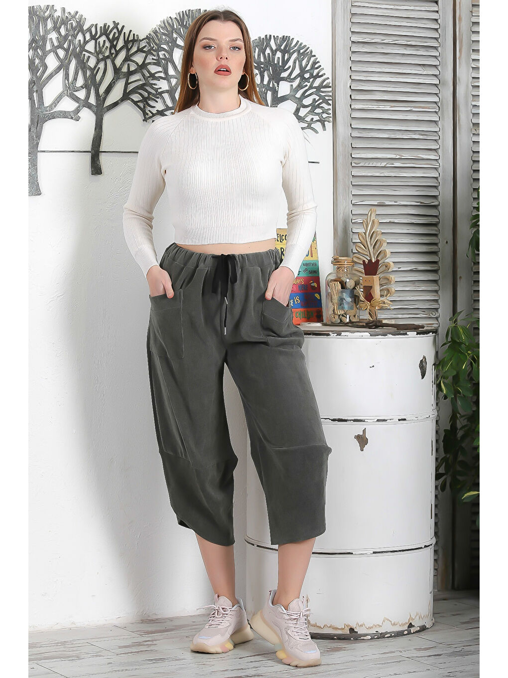 İtalyan Haki Lastikli Ve Bağlamalı Bel Kısa Paça Casual Kadife Geniş Kesim Dokuma Pantolon-1