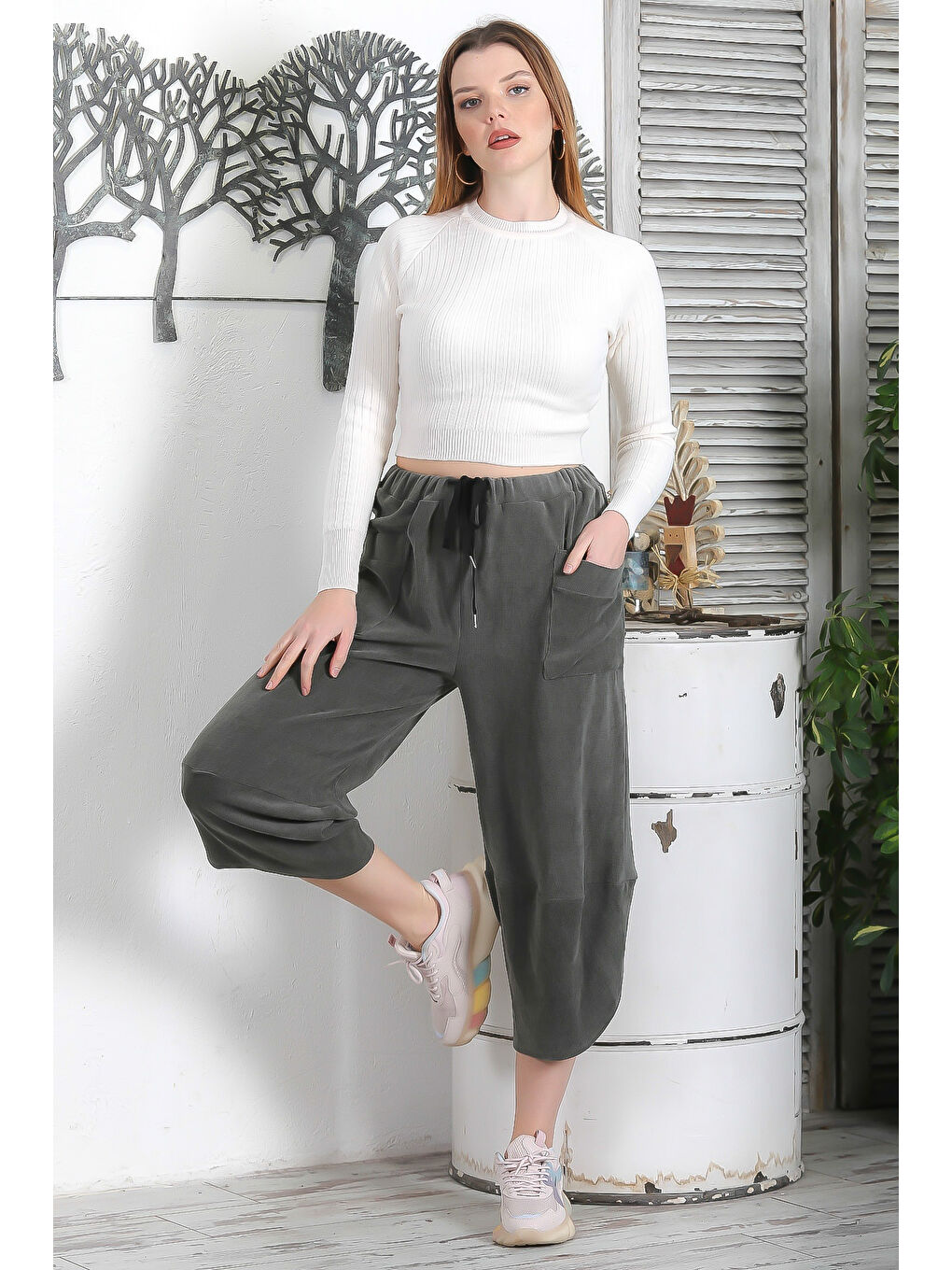 İtalyan Haki Lastikli Ve Bağlamalı Bel Kısa Paça Casual Kadife Geniş Kesim Dokuma Pantolon-2