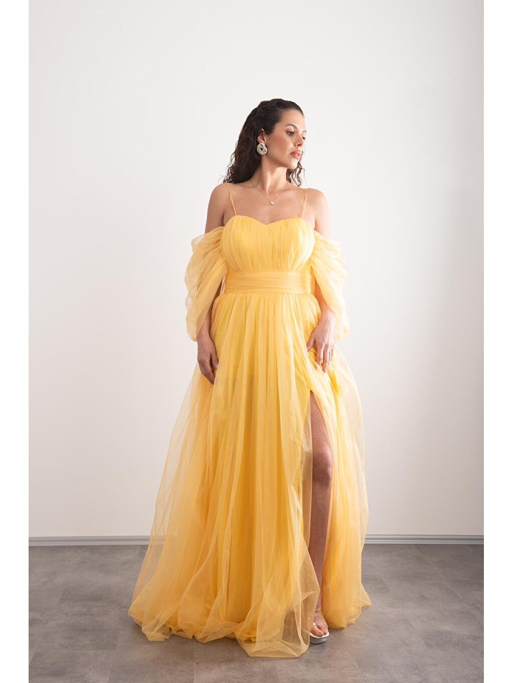 Sarı Spagetti Askılı,Romantik ,Önü Yırtmaçlı,Tüllü, Prenses Model Abiye-2