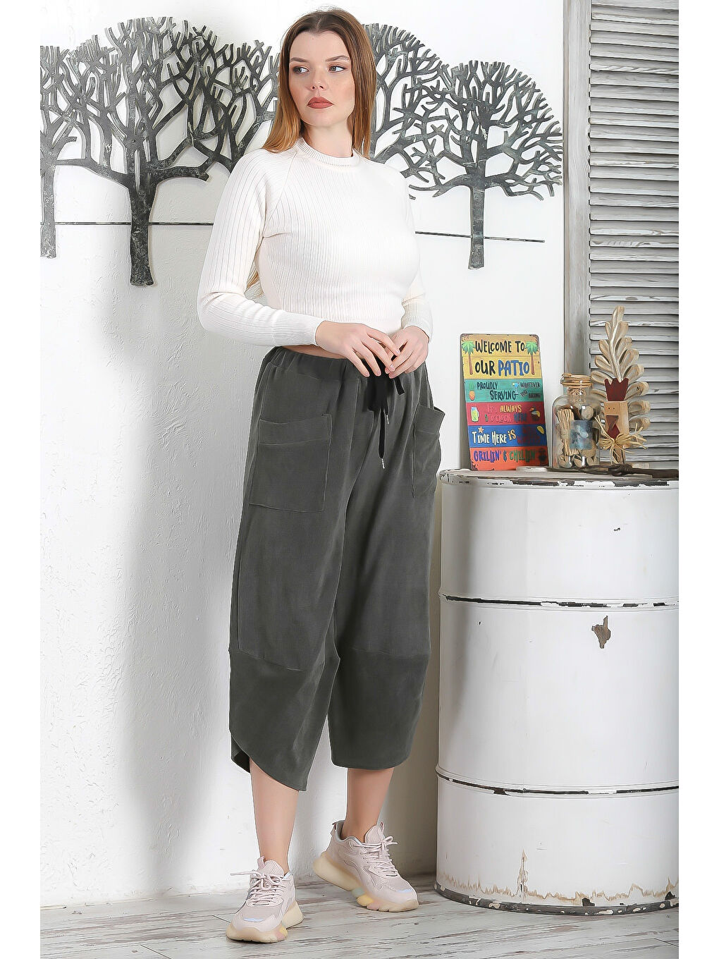 İtalyan Haki Lastikli Ve Bağlamalı Bel Kısa Paça Casual Kadife Geniş Kesim Dokuma Pantolon-3