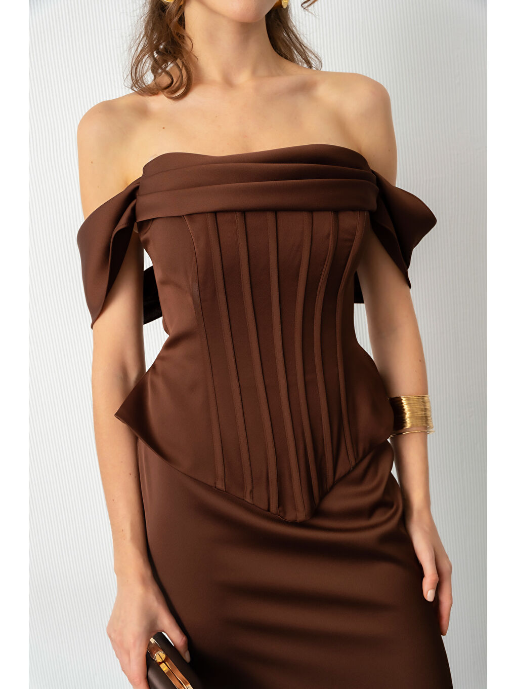 Kadın Kahverengi Kayık Yaka Balenli Peplum Kesim Saten Abiye Elbise-3