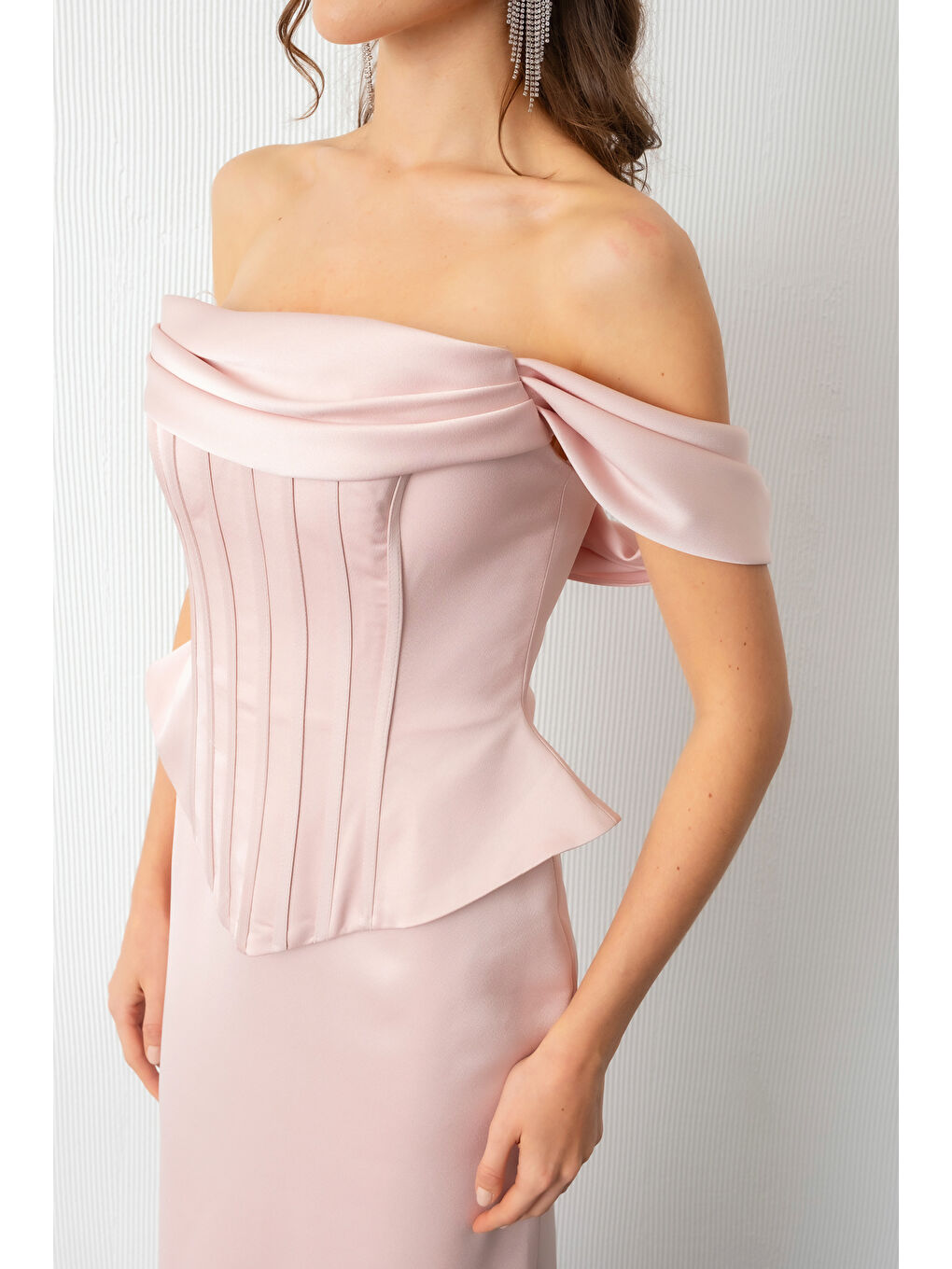 Pembe Kadın Pudra Kayık Yaka Balenli Peplum Kesim Saten Abiye Elbise-4