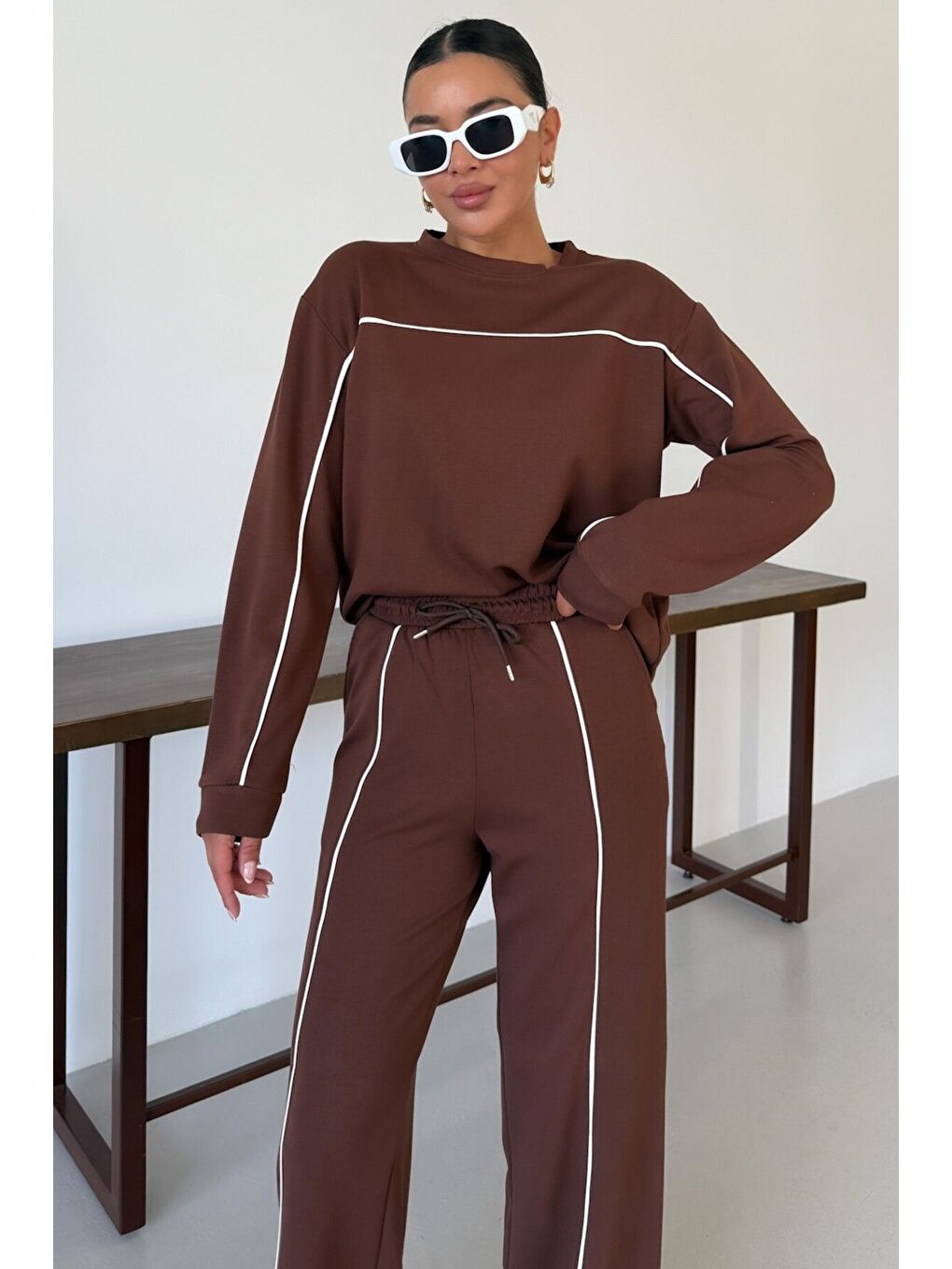 Kadın Kahverengi İnce Beyaz Biye Çizgi Detaylı Bisiklet Yaka Alt-Üst Takım-4