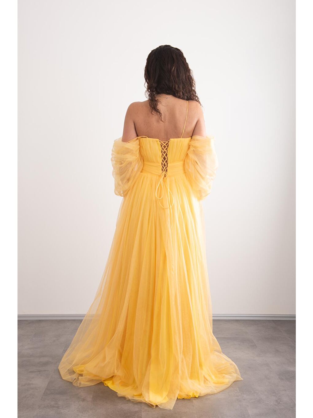 Sarı Spagetti Askılı,Romantik ,Önü Yırtmaçlı,Tüllü, Prenses Model Abiye-3