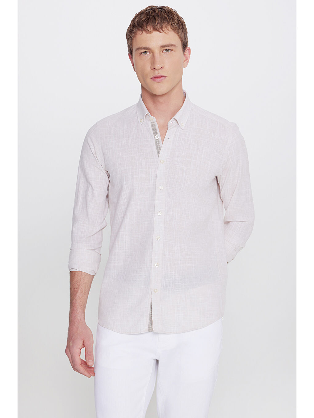 Erkek Bej Slim Fit Dar Kesim Düğmeli Yaka Armürlü Gömlek-2
