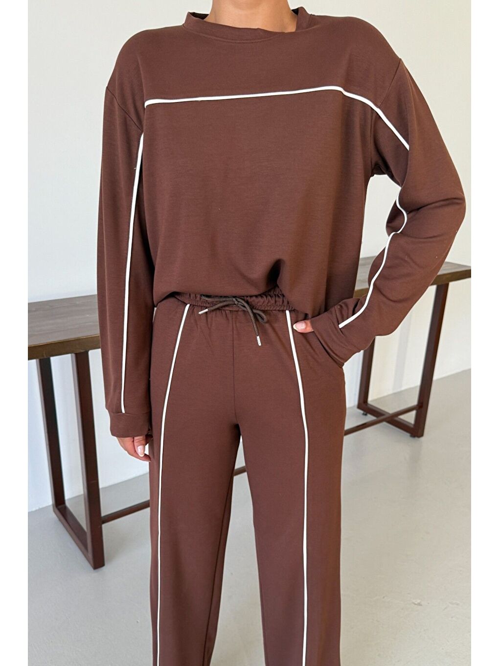 Kadın Kahverengi İnce Beyaz Biye Çizgi Detaylı Bisiklet Yaka Alt-Üst Takım-6