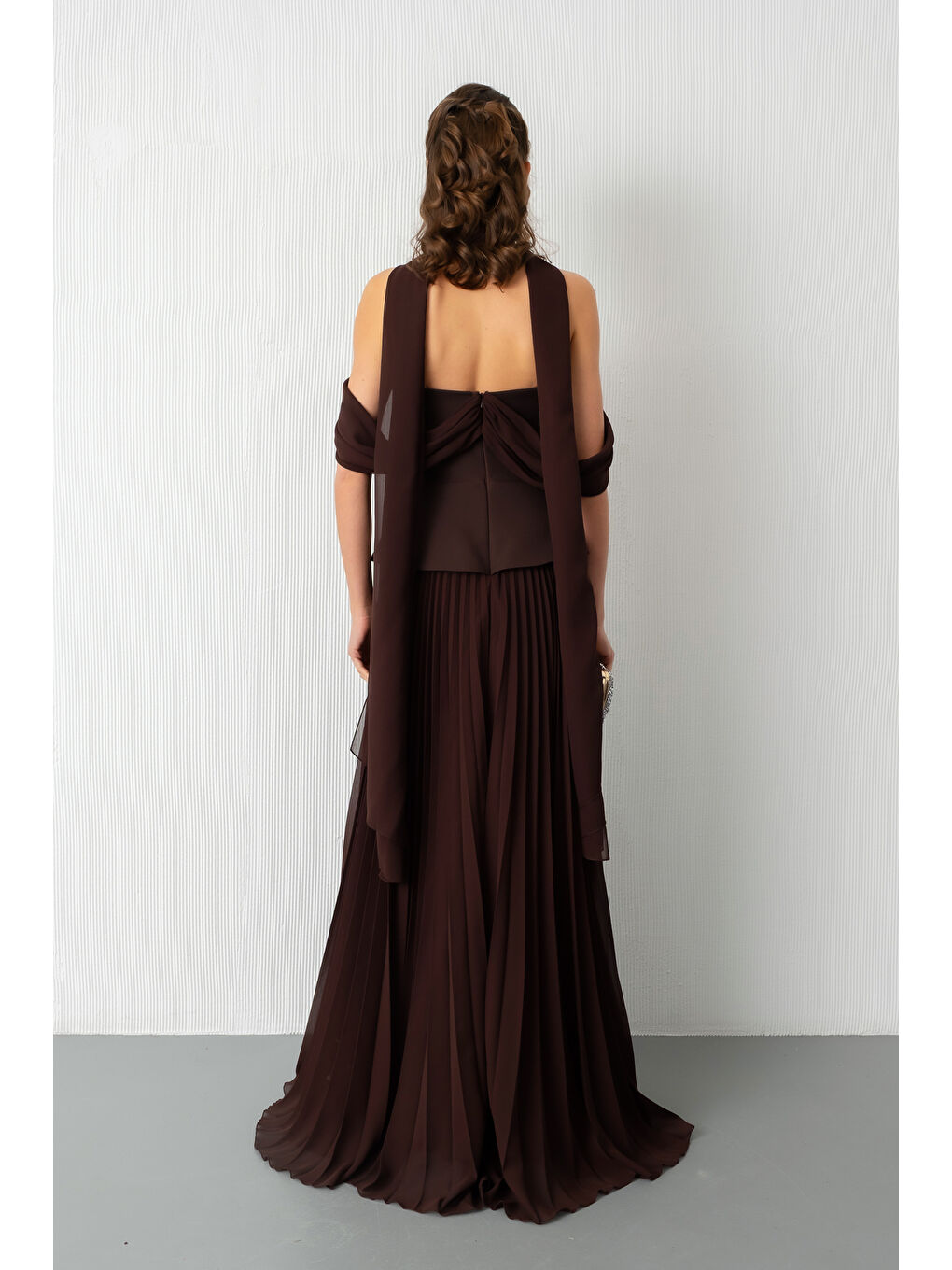 Kadın Kahverengi Straplez Yaka Taşlı Uzun Söz Nişan Nikah Abiye Elbise-5