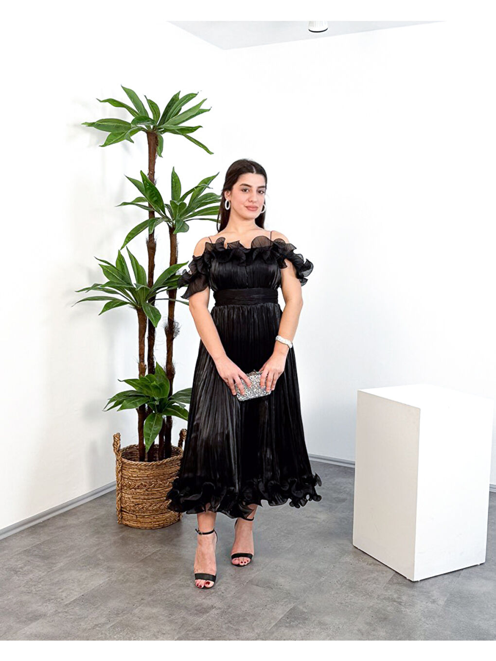 Beyaz İp Askılı Midi Elbise – Ön Pencere Detaylı-7