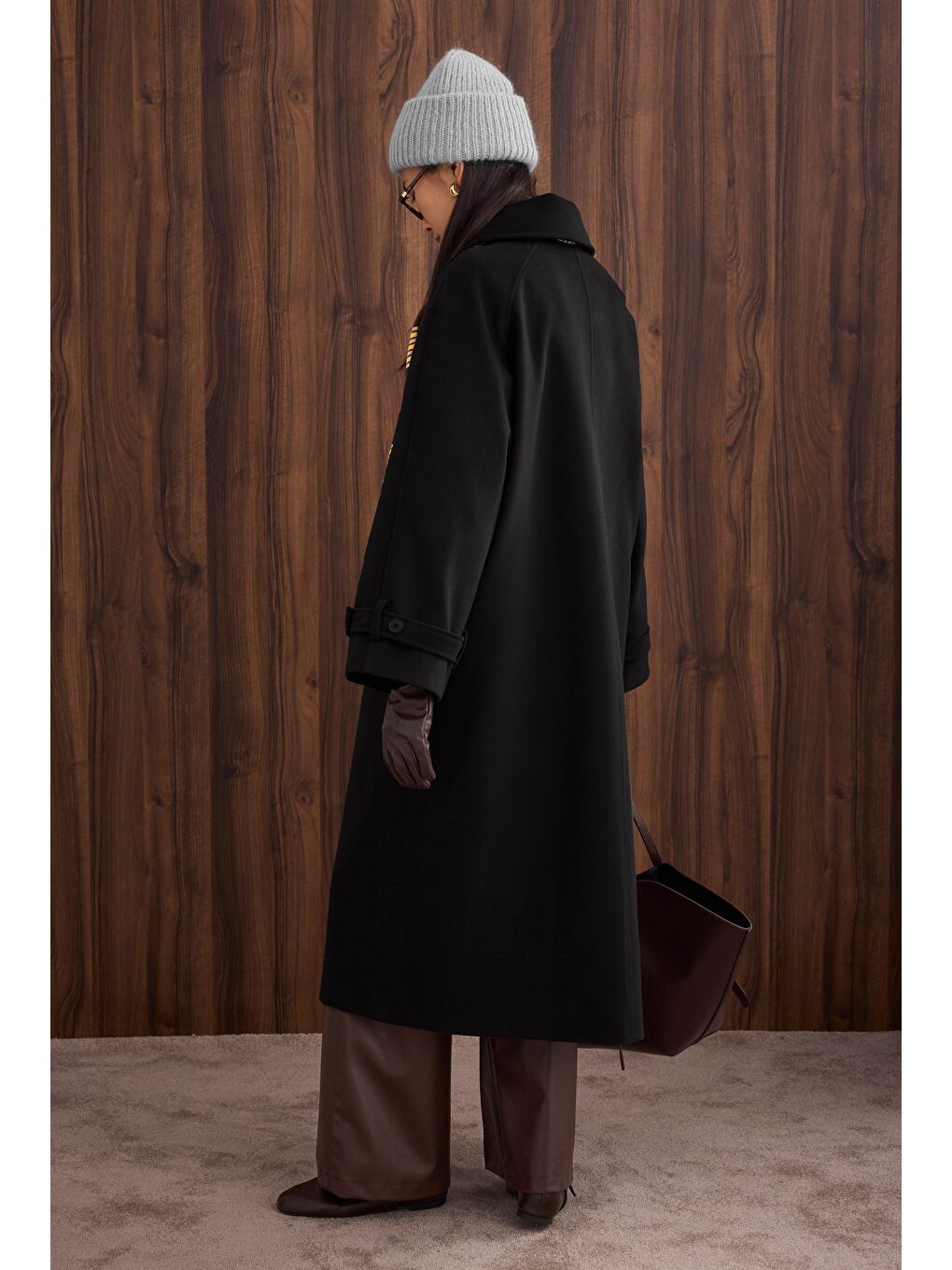 Yaka Detaylı Kaban Siyah-1