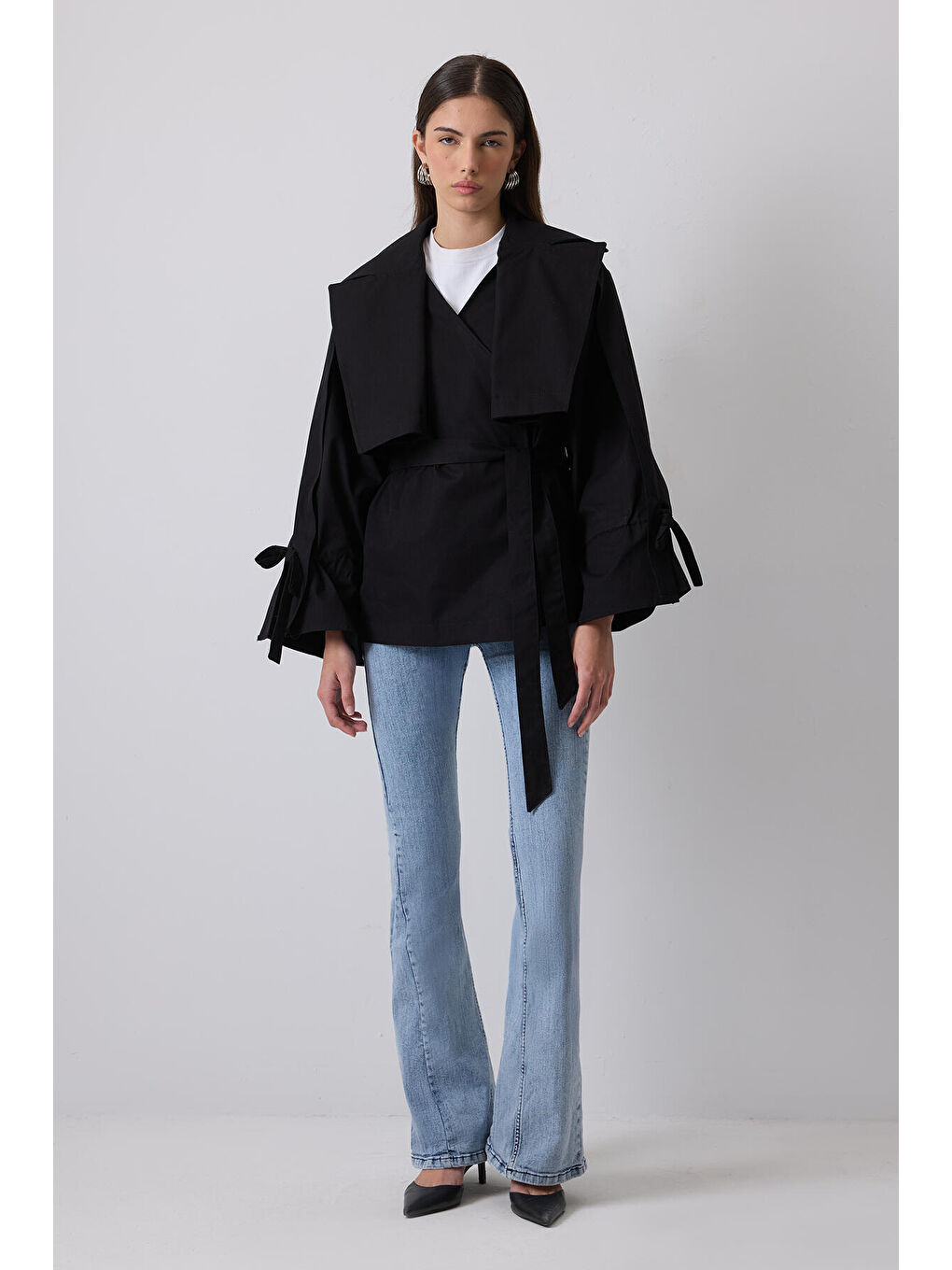 Siyah Kuşaklı Kısa Trençkot-1