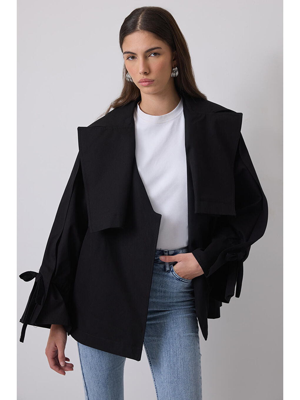 Siyah Kuşaklı Kısa Trençkot-2