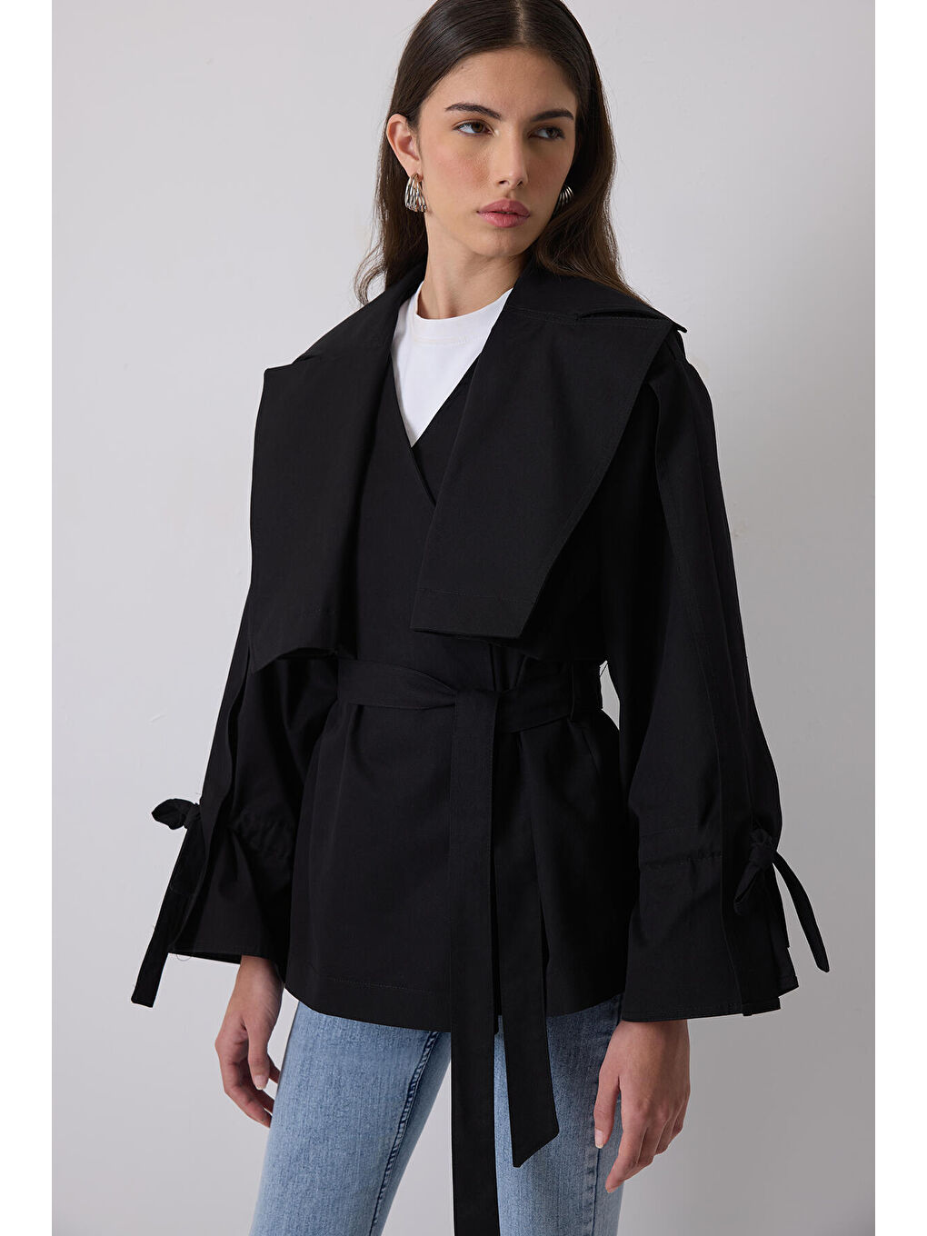 Siyah Kuşaklı Kısa Trençkot-3