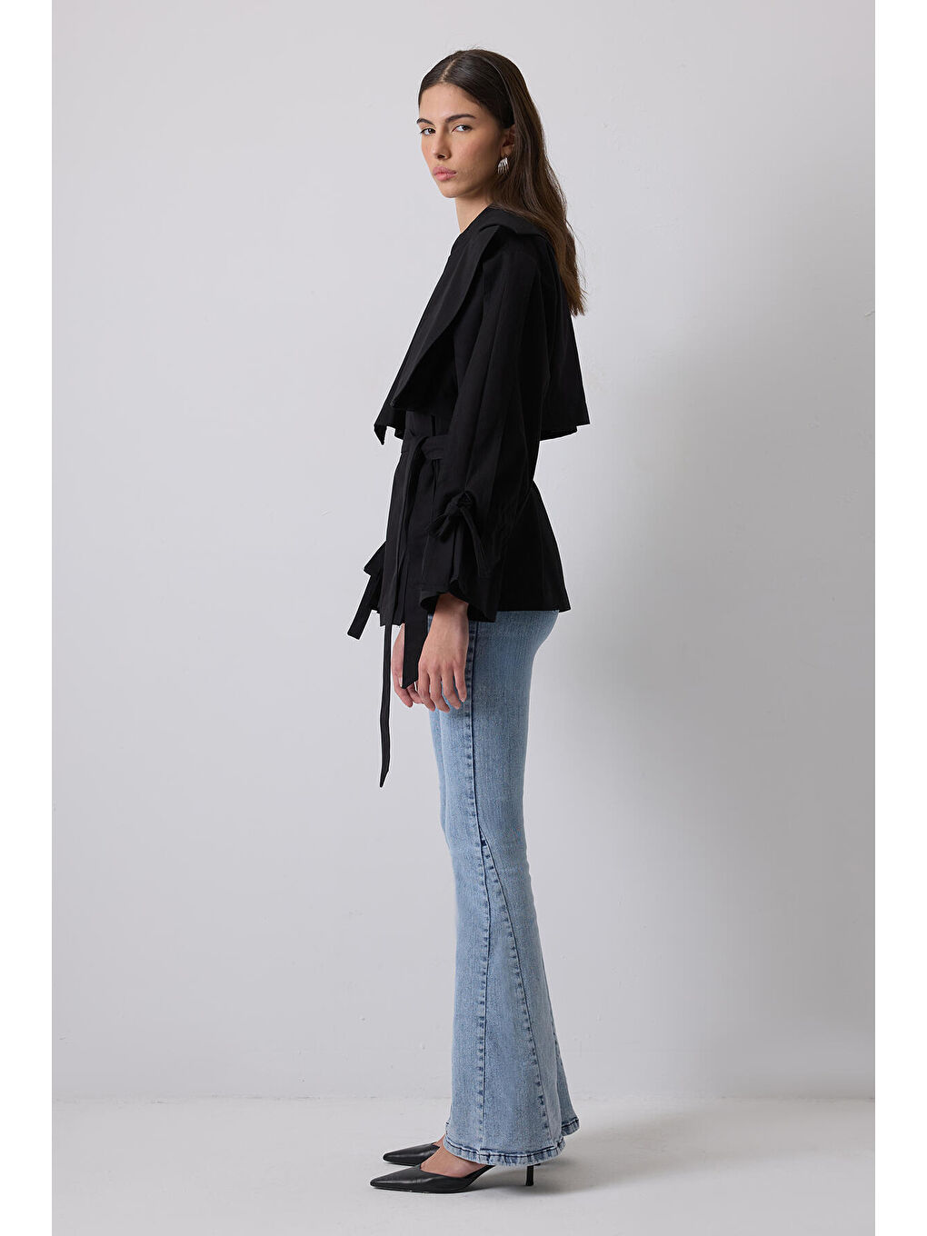 Siyah Kuşaklı Kısa Trençkot-4