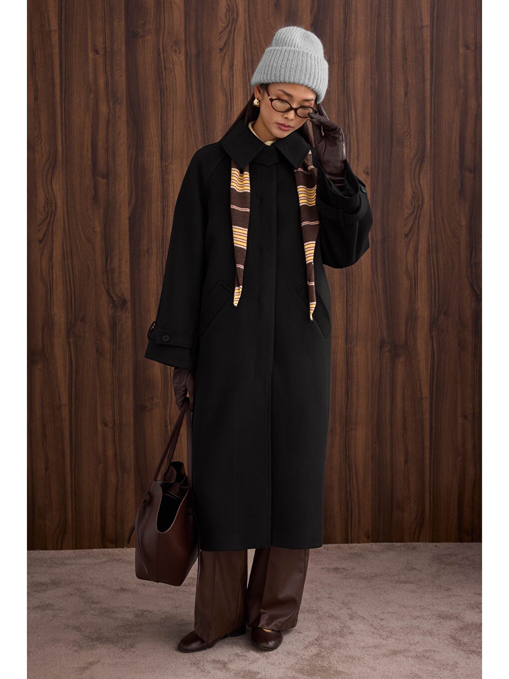 Yaka Detaylı Kaban Siyah-2