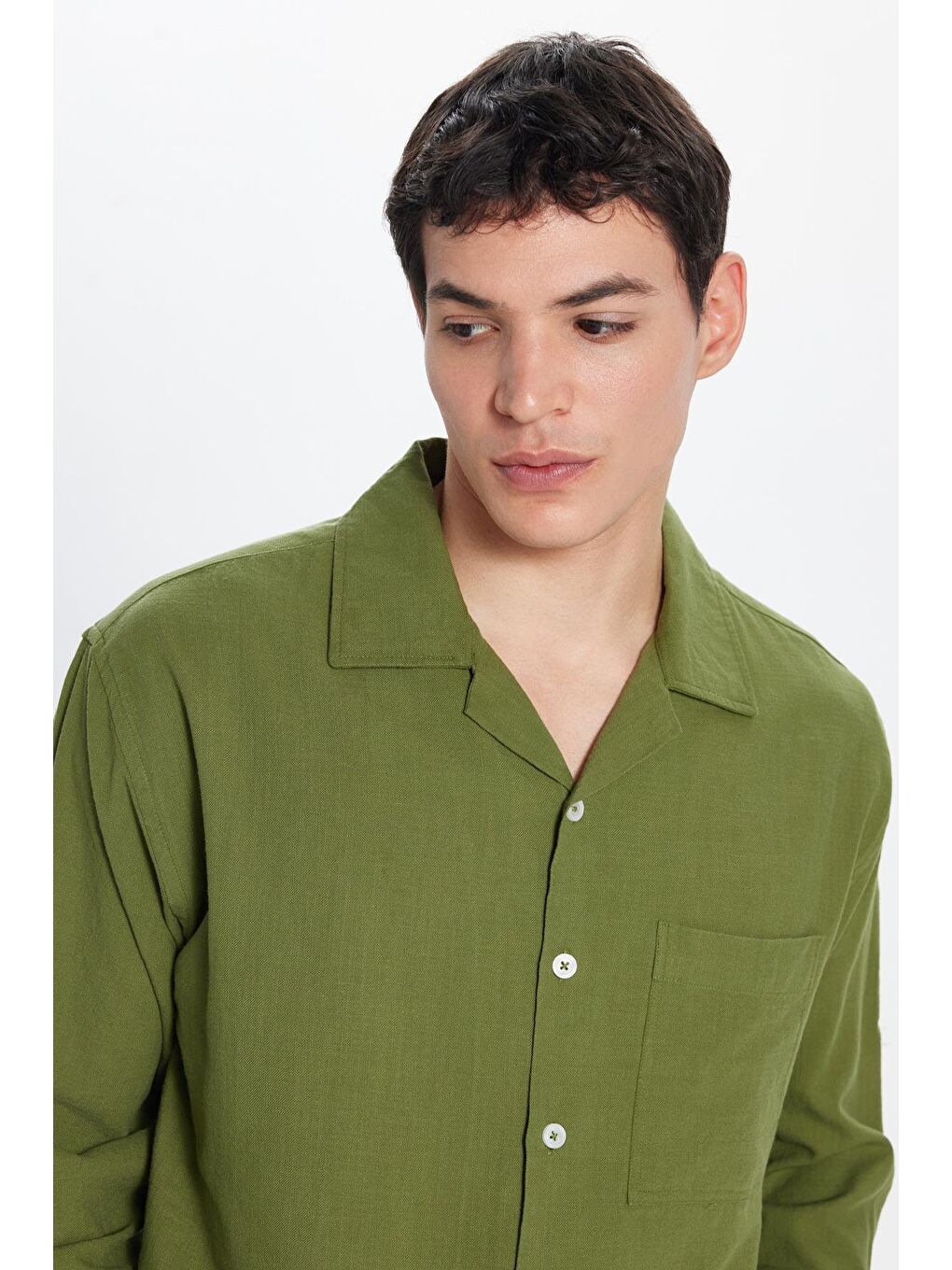 Erkek Relax Fit Rahat Kesim %100 Pamuk Keten Doku Apaş Yaka Haki Gömlek-1