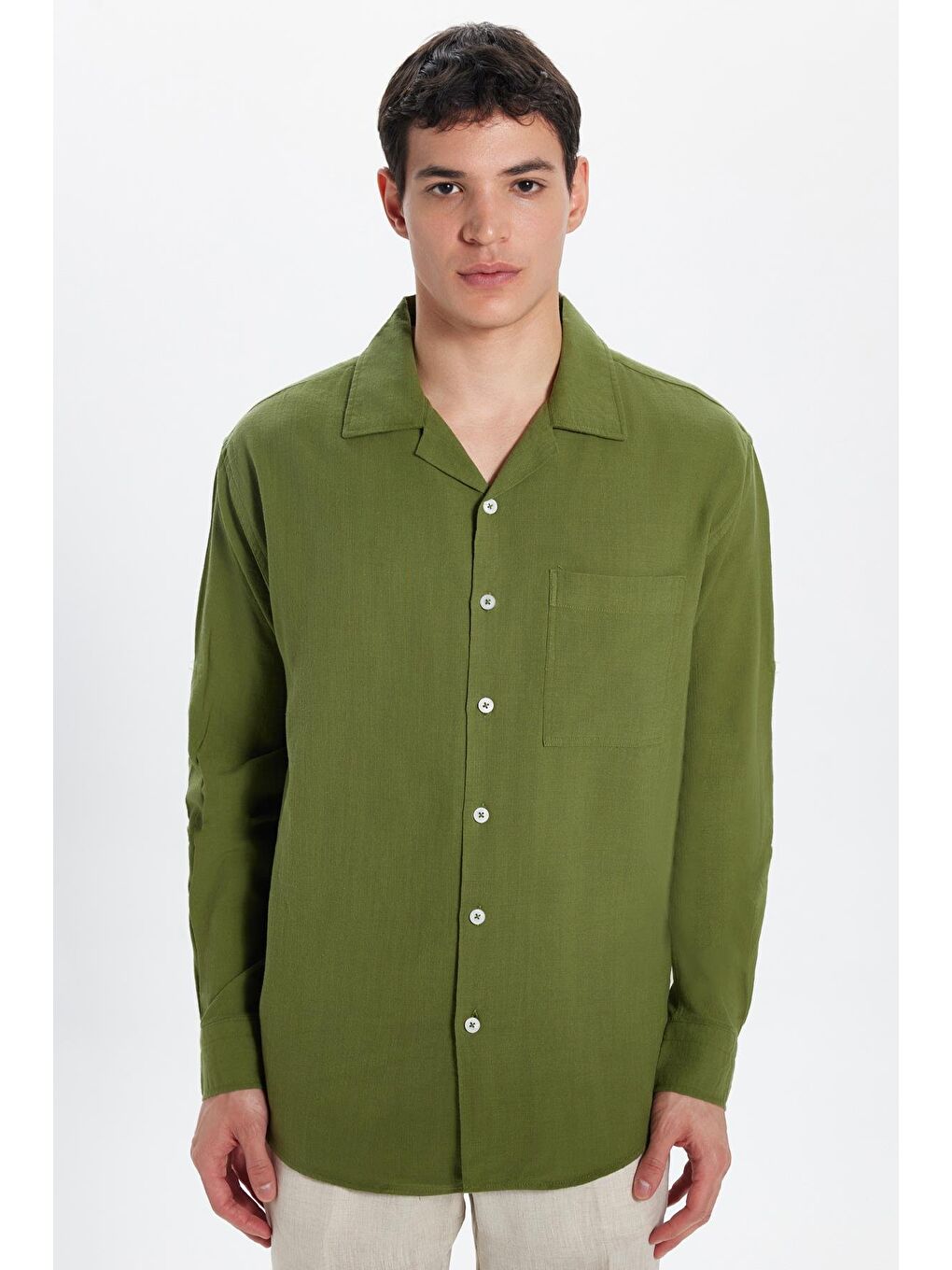 Erkek Relax Fit Rahat Kesim %100 Pamuk Keten Doku Apaş Yaka Haki Gömlek-2
