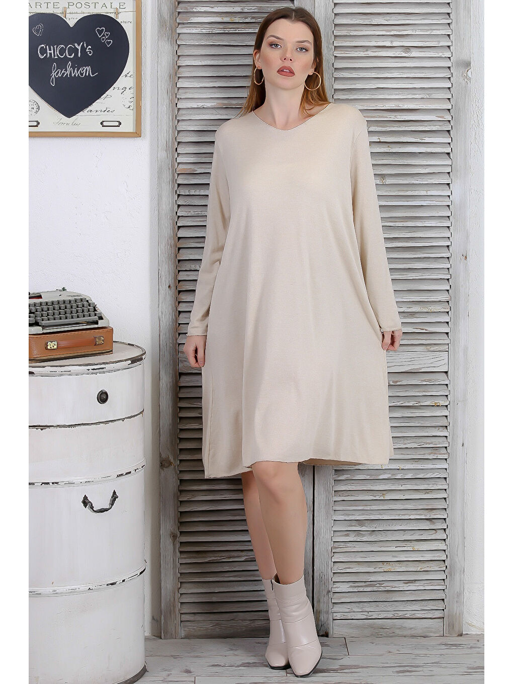 İtalyan Bej V Yaka Uzun Kol Casual Triko Elbise-1