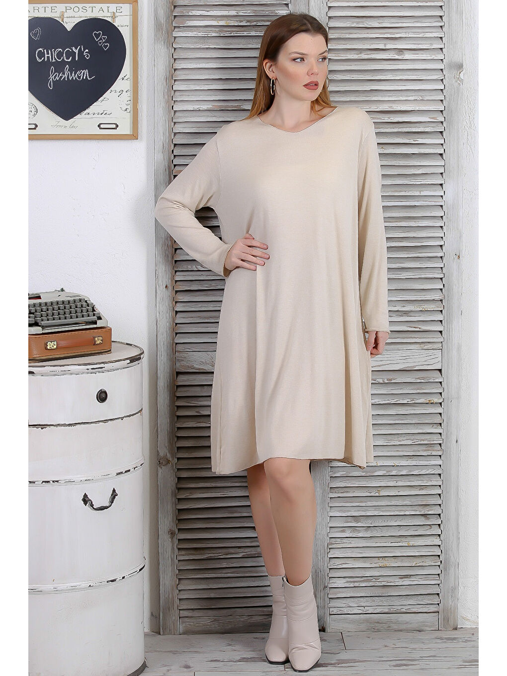 İtalyan Bej V Yaka Uzun Kol Casual Triko Elbise-2