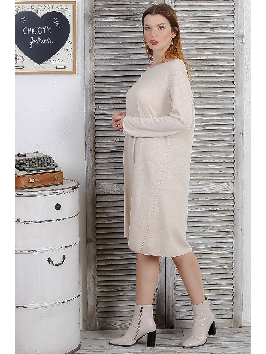 İtalyan Bej V Yaka Uzun Kol Casual Triko Elbise-4