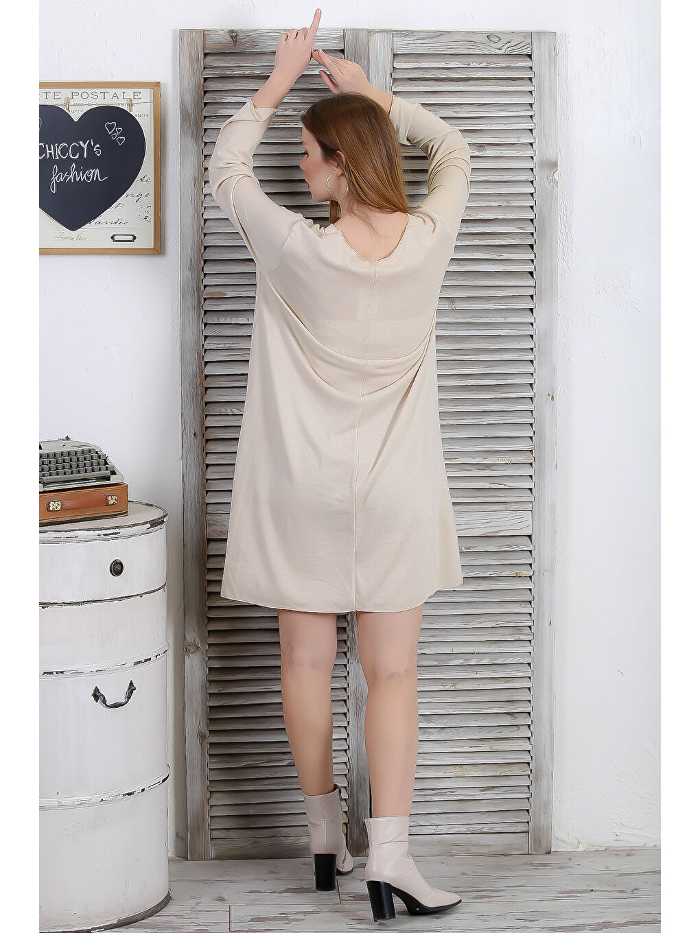 İtalyan Bej V Yaka Uzun Kol Casual Triko Elbise-6