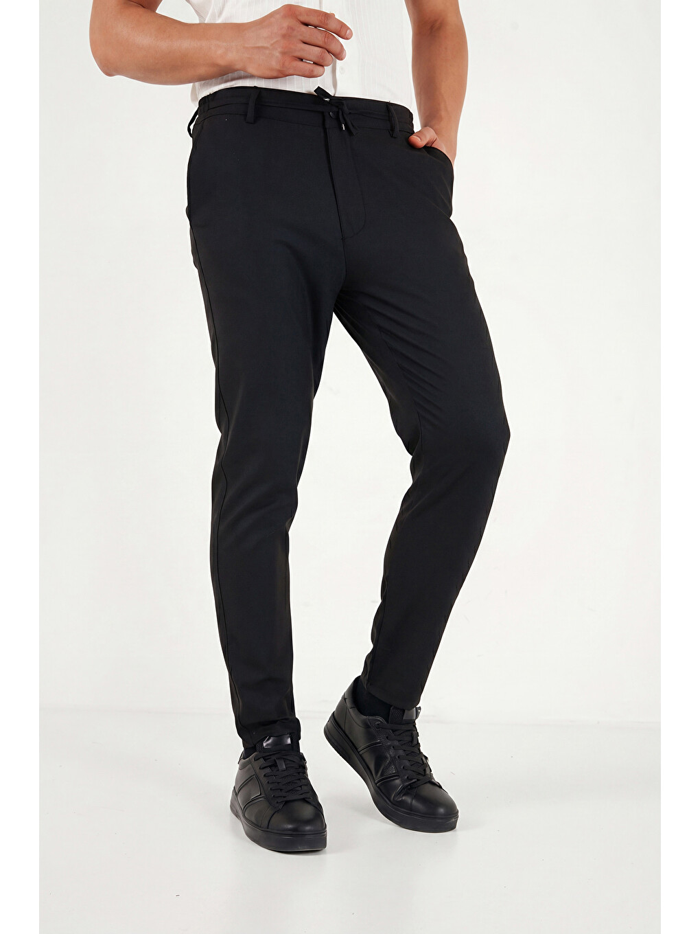 Siyah Slim Fit Dar Paça Bağlamalı Pantolon 6843657-3