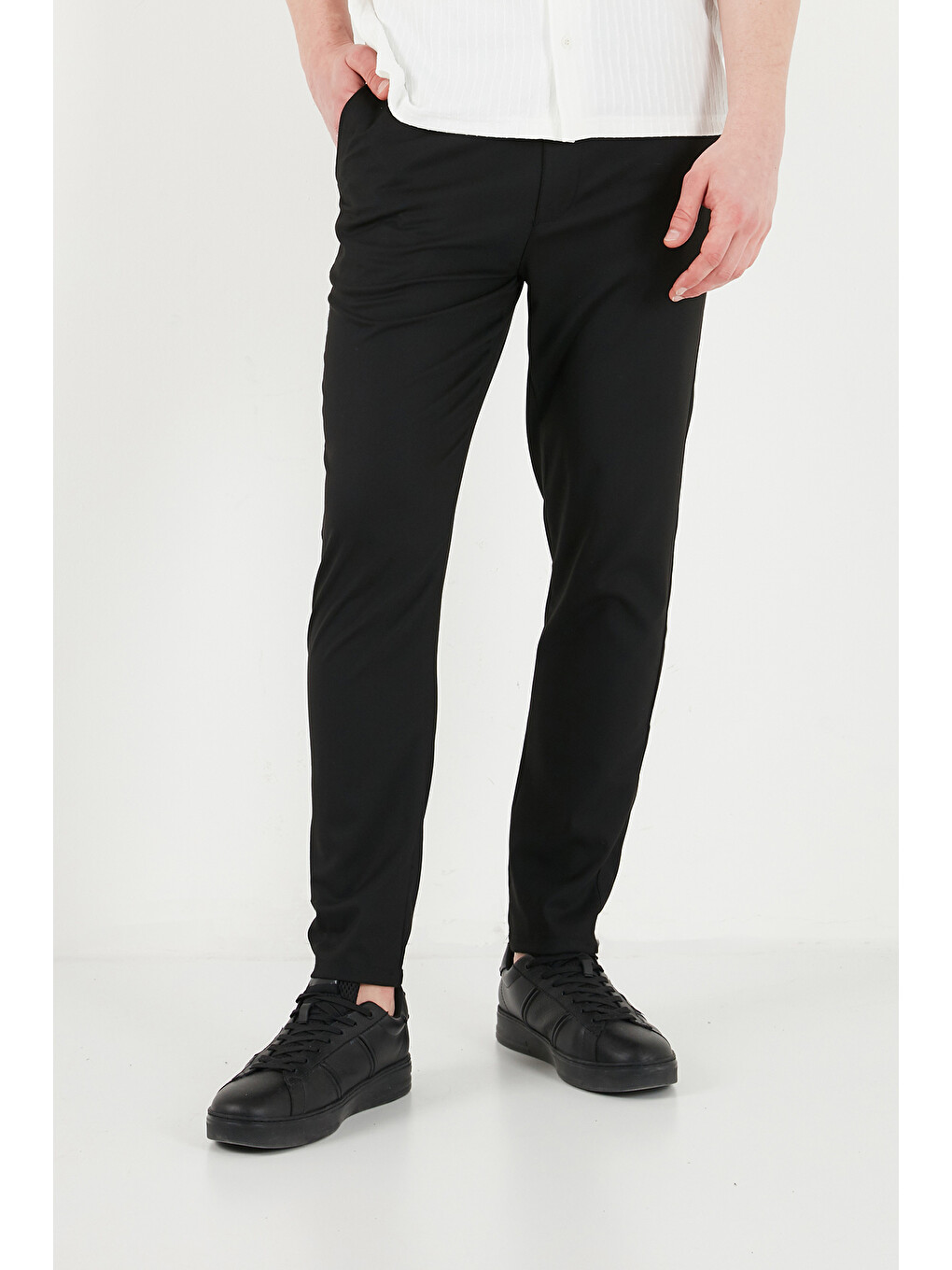 Siyah Slim Fit Dar Paça Bağlamalı Pantolon 6843657-4