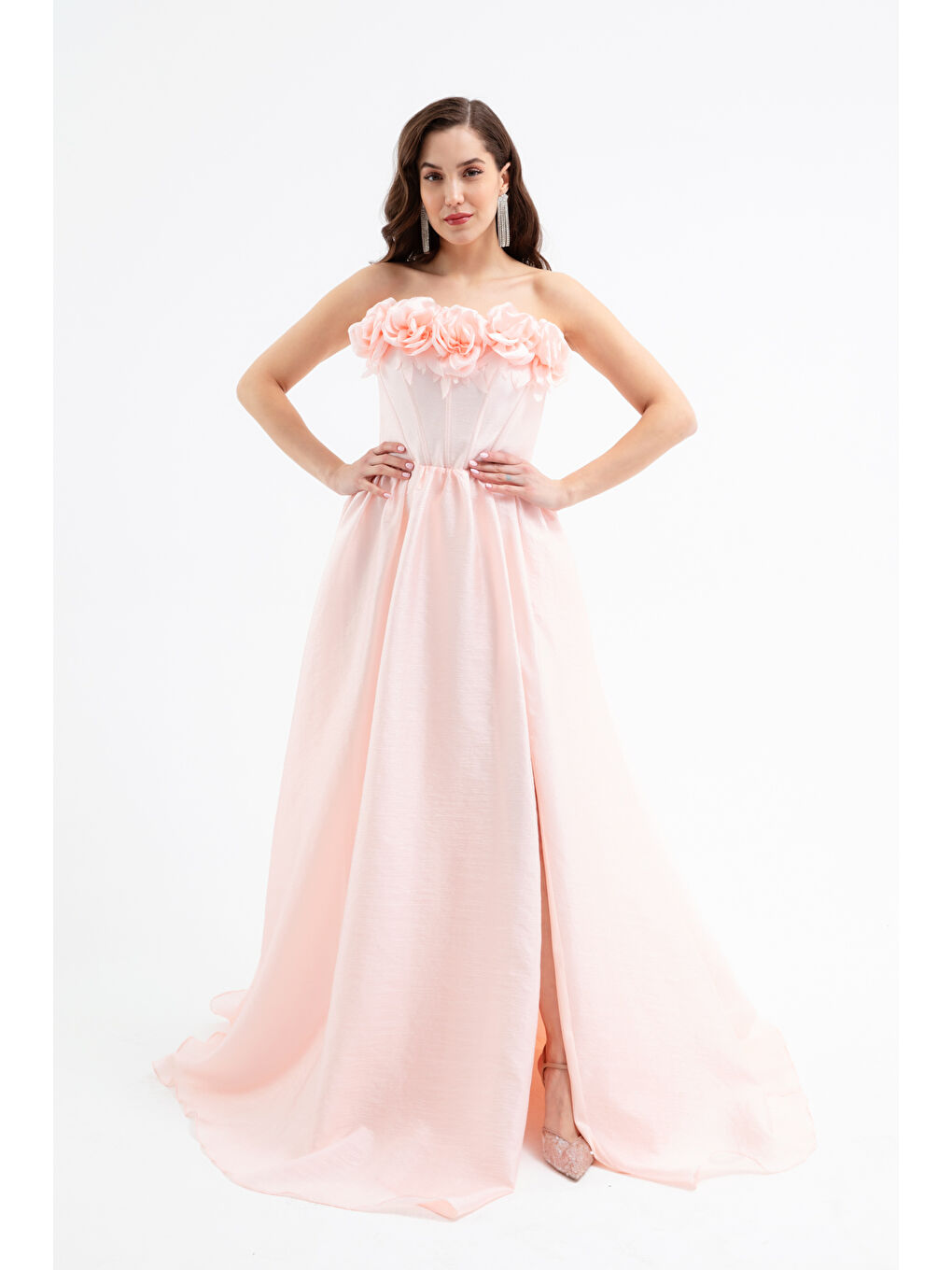 Pembe Kadın Pudra Yakası Gül Detaylı Yırtmaçlı Uzun Abiye Elbise-3