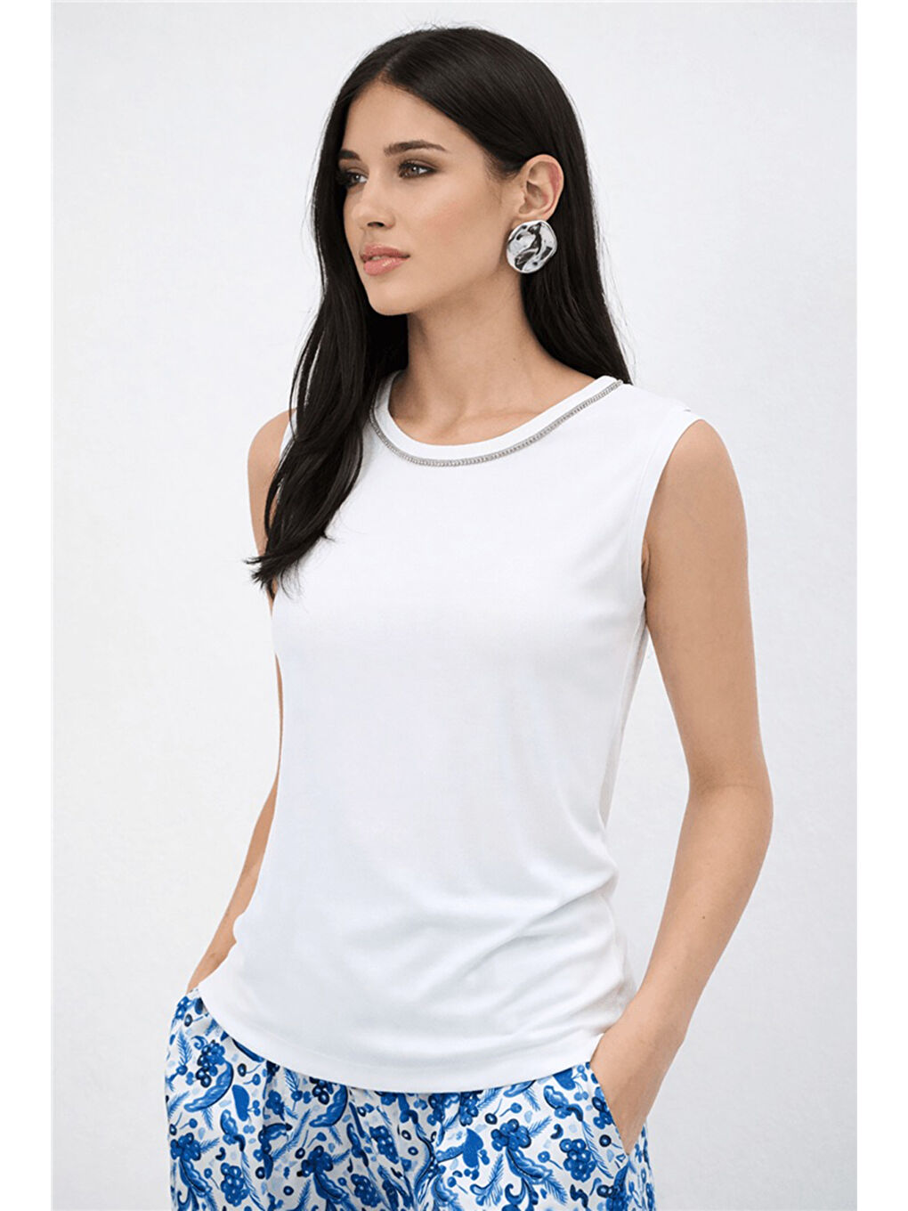 Beyaz Regular Fit Taşlı Bisiklet Yaka Kadın Atlet 26Y0140K1