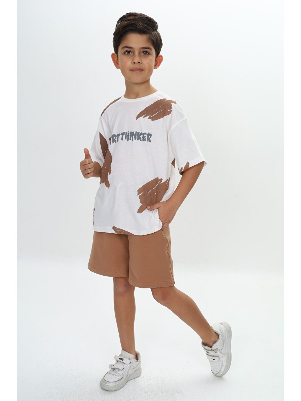 Kahverengi Erkek Çocuk Fırça Desenli Yazı Baskılı Şortlu Takım-1
