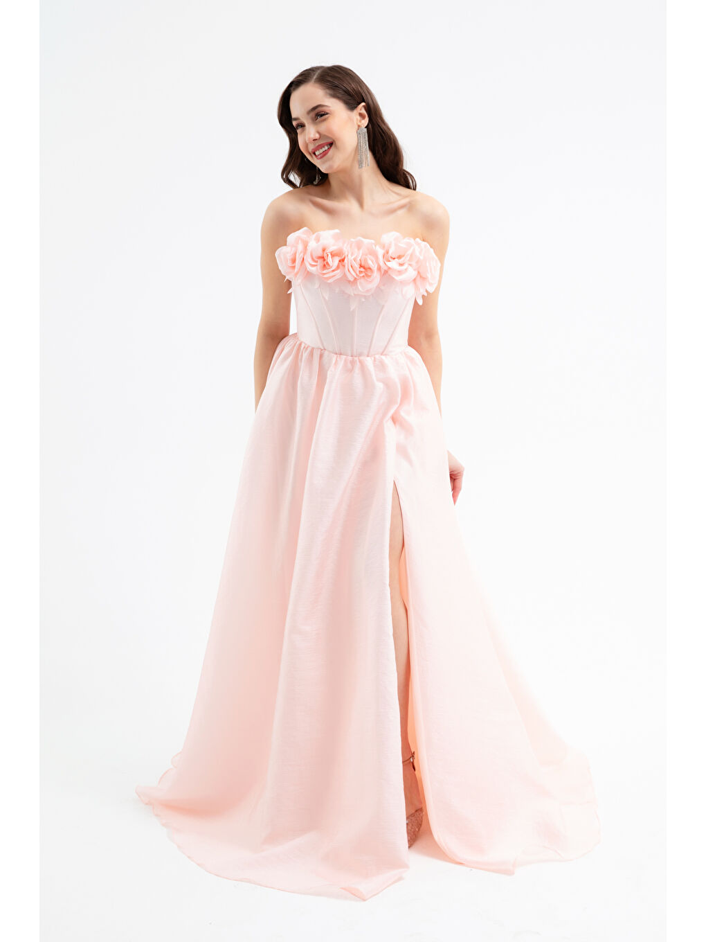 Pembe Kadın Pudra Yakası Gül Detaylı Yırtmaçlı Uzun Abiye Elbise-4